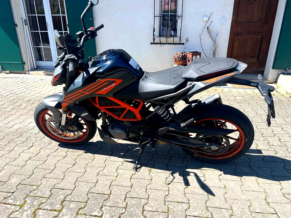 KTM 125 Duke-image-0