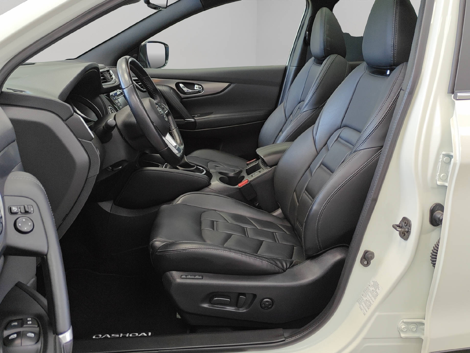 NISSAN Qashqai 1.7 dCi Tekna+ 4x4 Special Edition-image-4