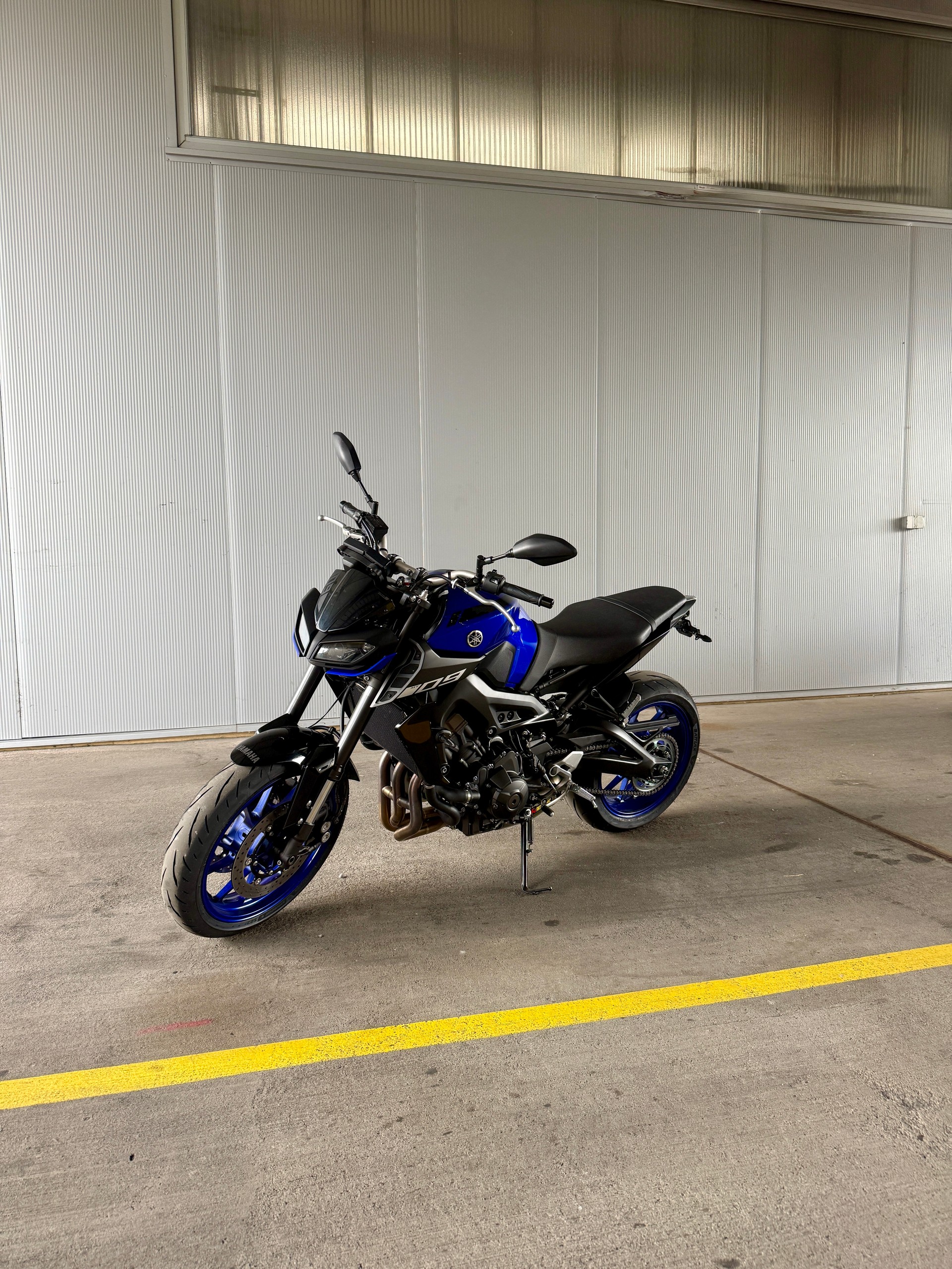 YAMAHA MT-09 ABS-image-2