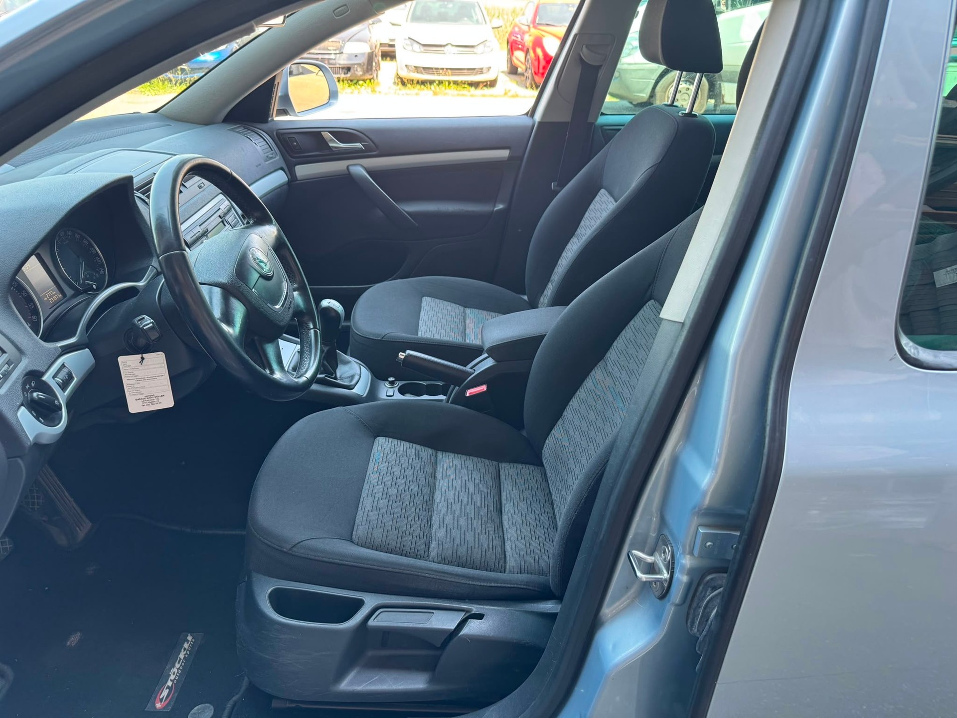 SKODA Octavia Combi 1.6 TDI Stöckli 4x4-image-9