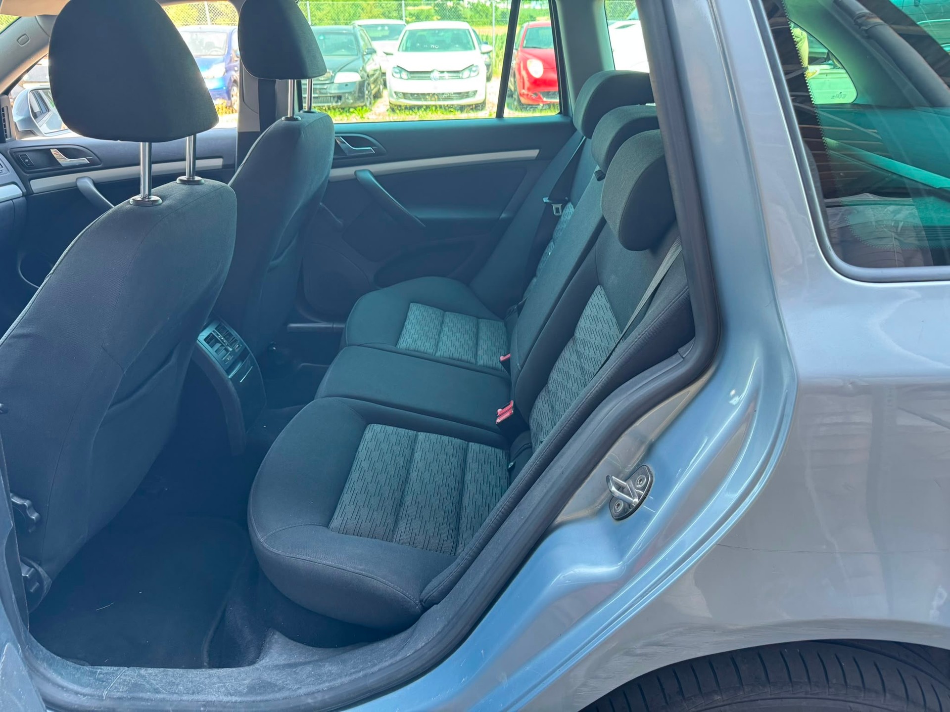 SKODA Octavia Combi 1.6 TDI Stöckli 4x4-image-7