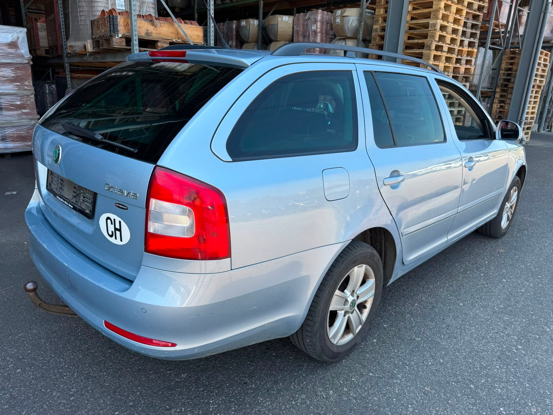 SKODA Octavia Combi 1.6 TDI Stöckli 4x4-image-5