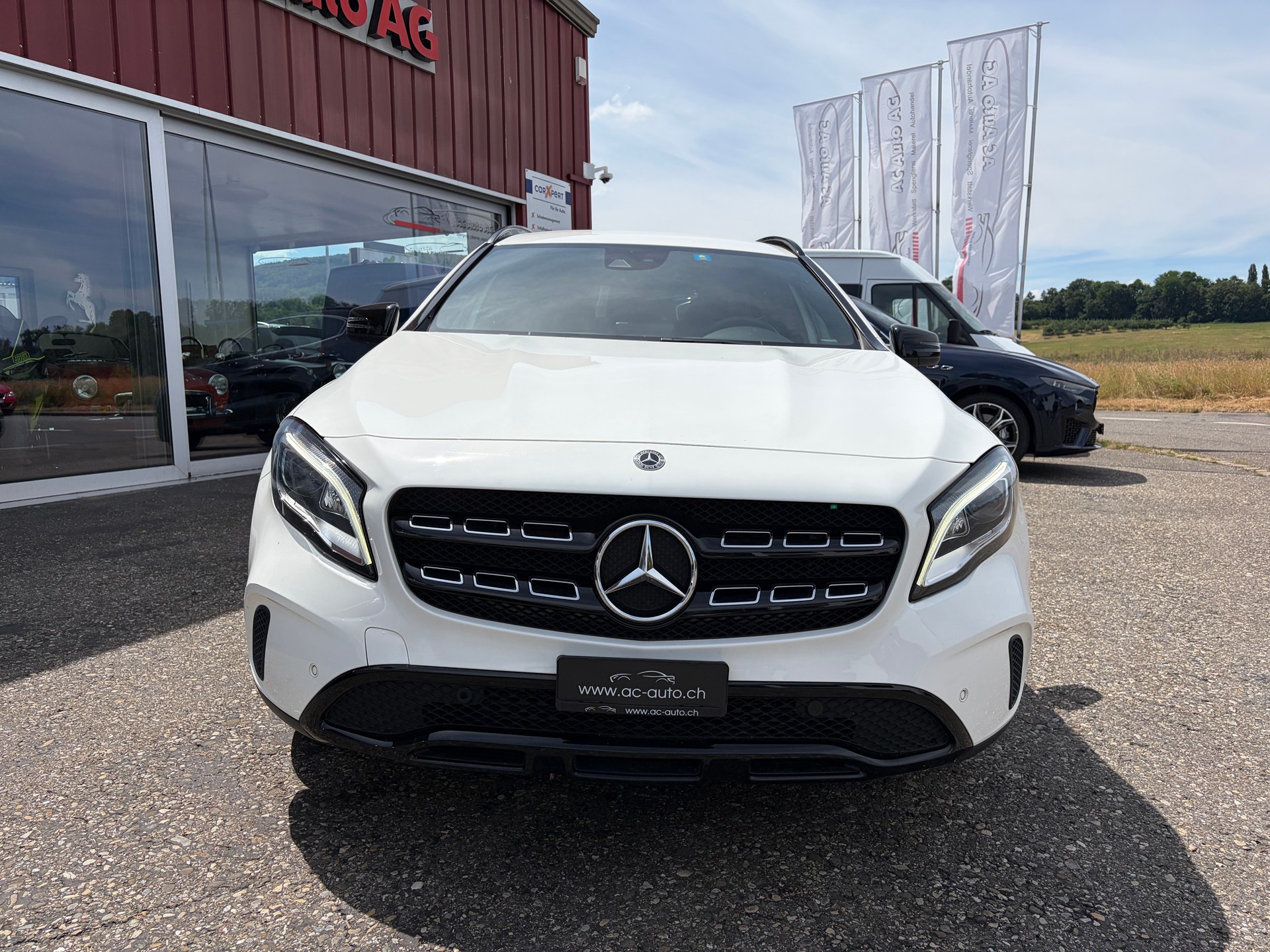 MERCEDES-BENZ GLA 250 Urban Swiss Star 4Matic 7G-DCT-showroom-element-2