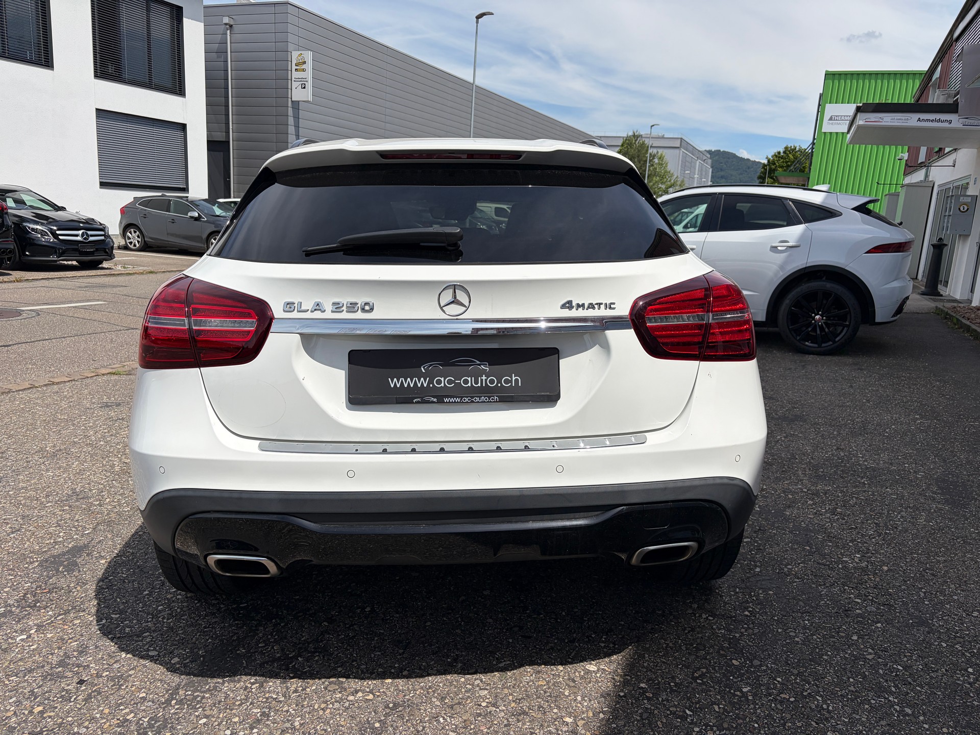 MERCEDES-BENZ GLA 250 Urban Swiss Star 4Matic 7G-DCT-image-4
