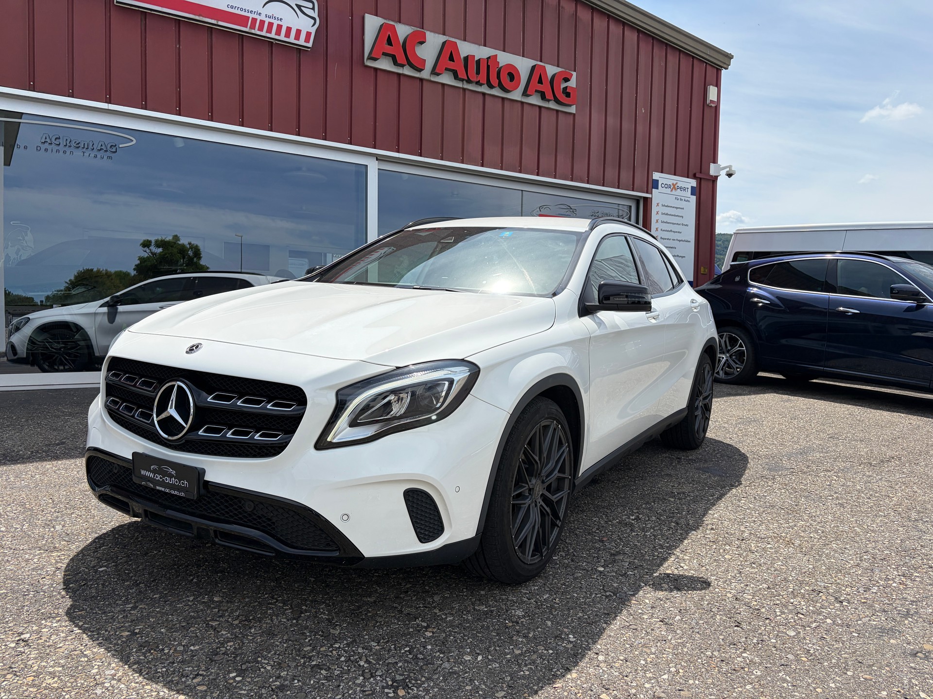 MERCEDES-BENZ GLA 250 Urban Swiss Star 4Matic 7G-DCT-showroom-element-1
