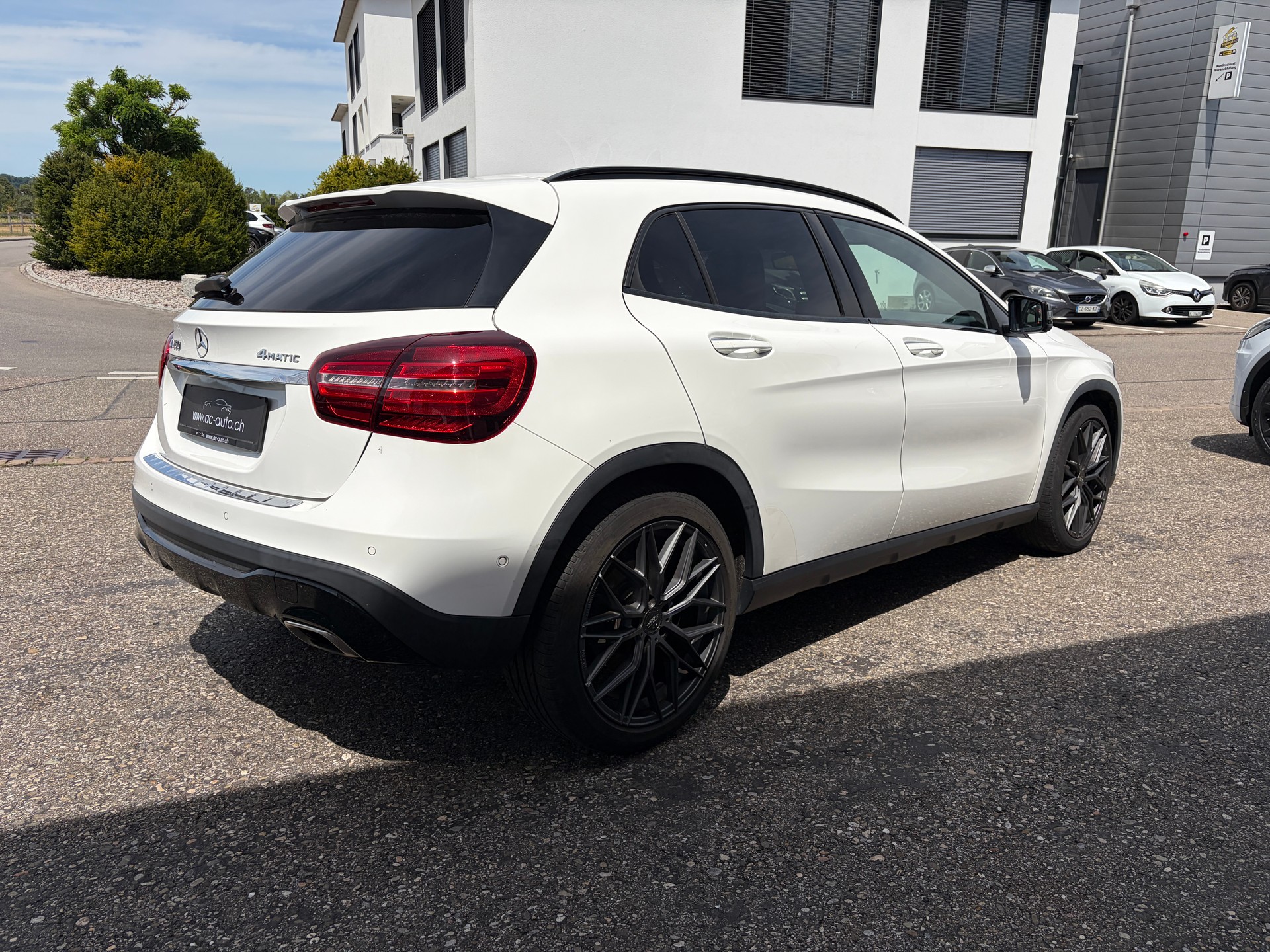 MERCEDES-BENZ GLA 250 Urban Swiss Star 4Matic 7G-DCT-image-5