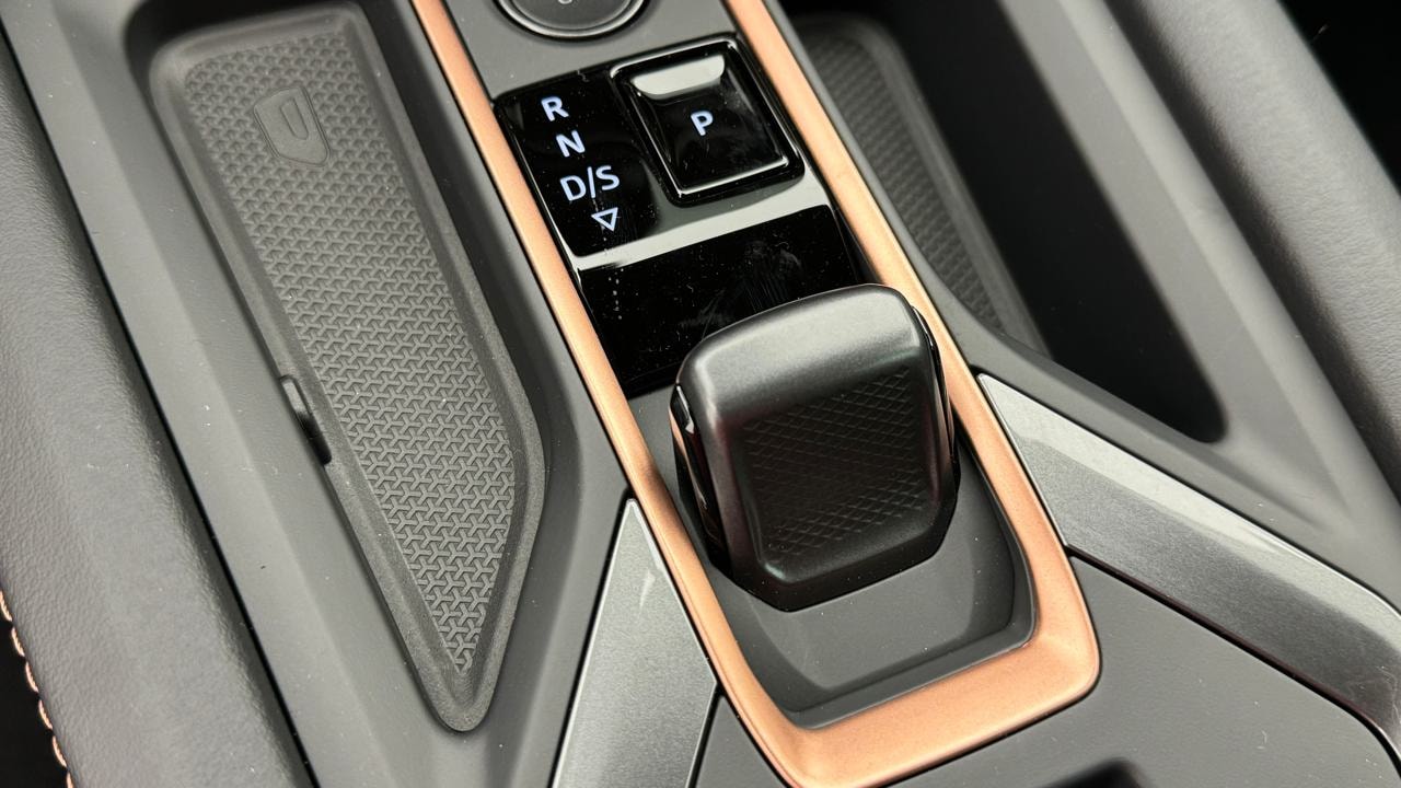 CUPRA LEON ST 1.5 e-HYBRID pHEV VZ Black Edition-image-10