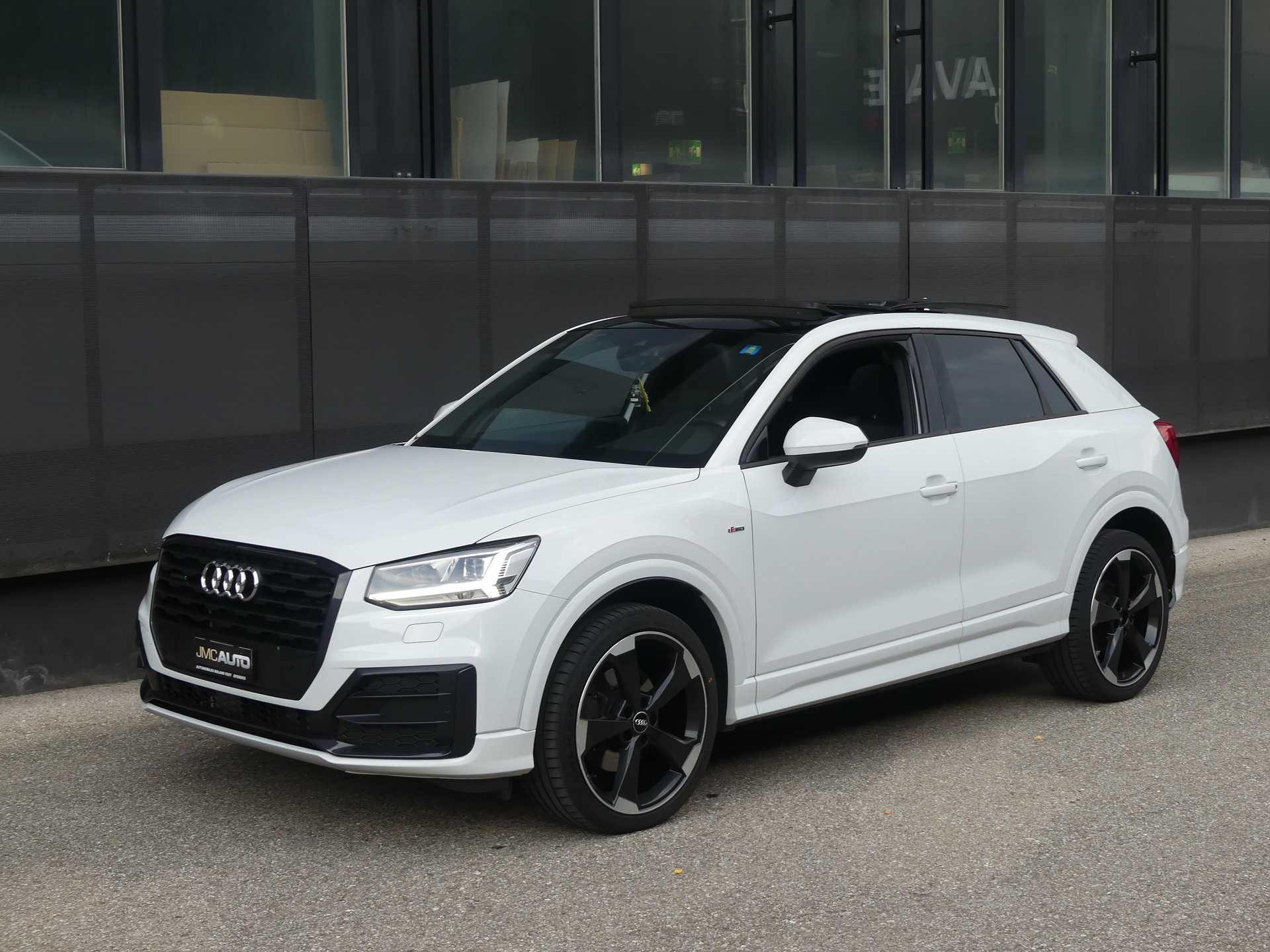 AUDI Q2 2.0 TFSI sport quattro-image-2