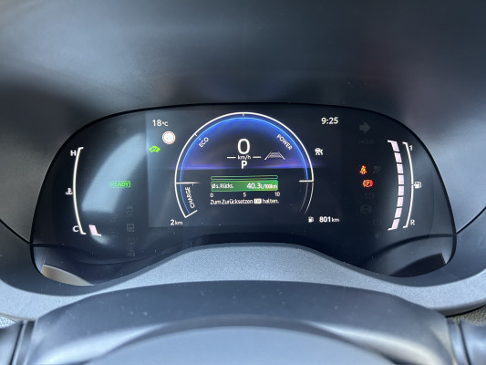 TOYOTA Yaris 1.5 Trend e-CVT-image-12