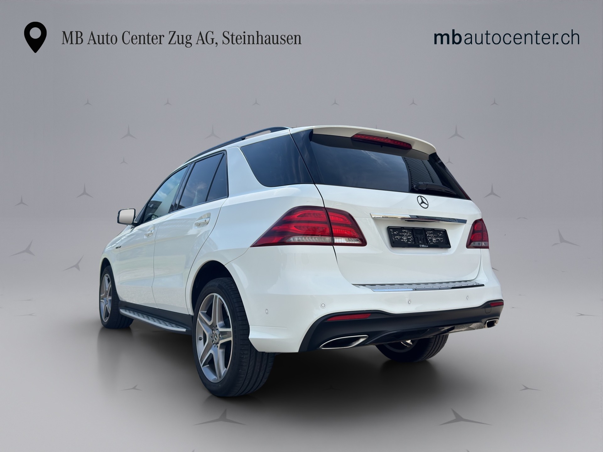 MERCEDES-BENZ GLE 400 Executive AMG Line-showroom-element-3