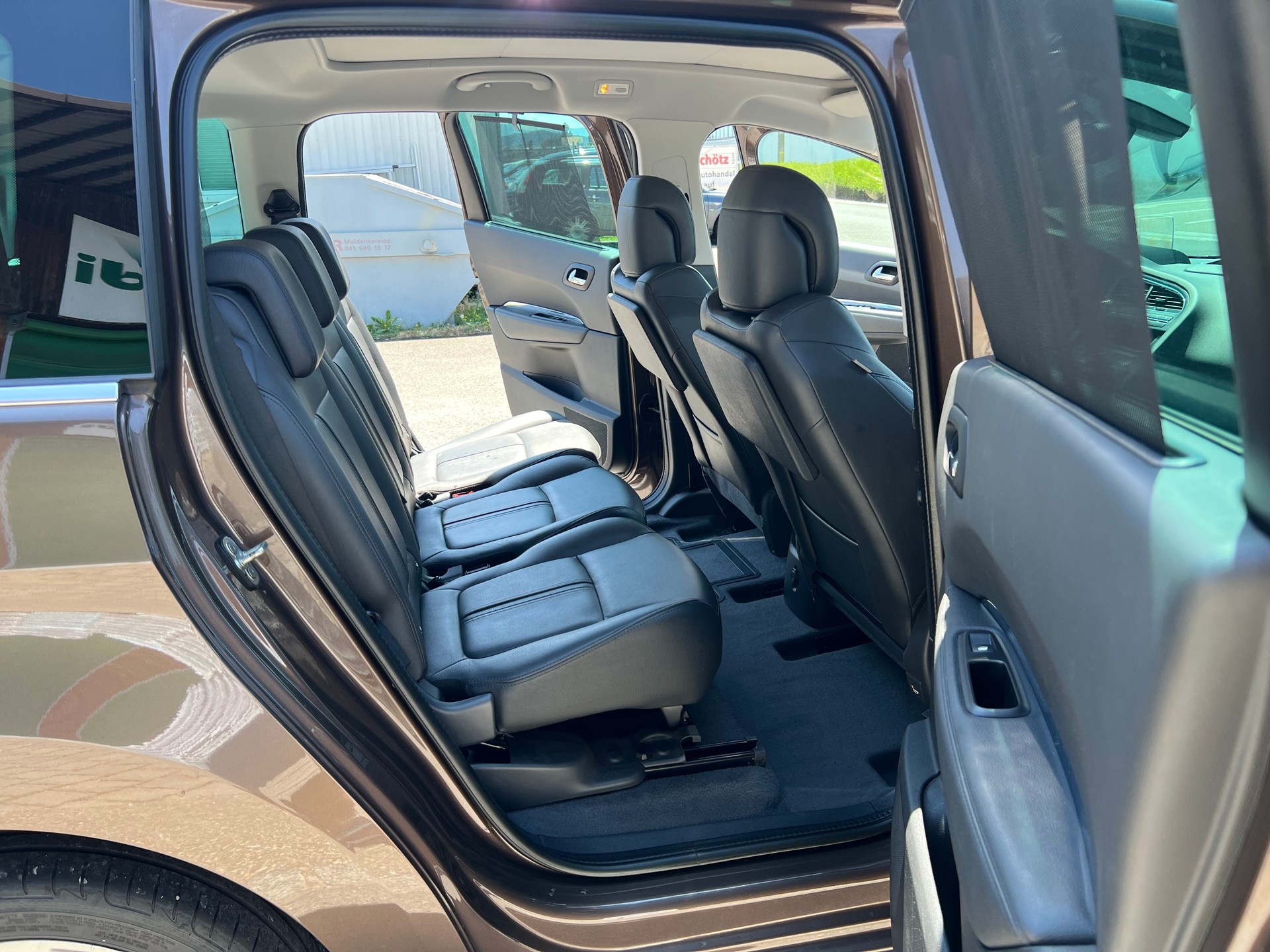 PEUGEOT 5008 1.6 16V T Active-image-10