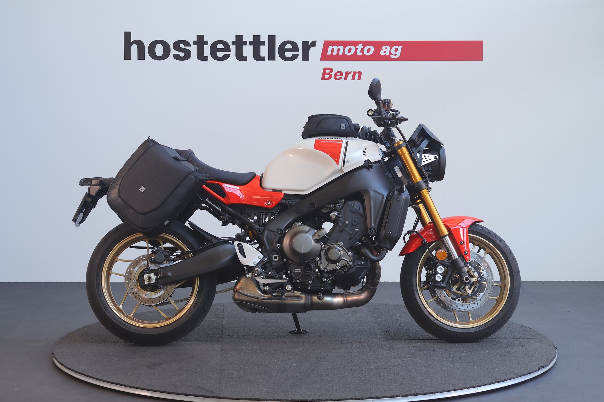 YAMAHA XSR 900-image-1
