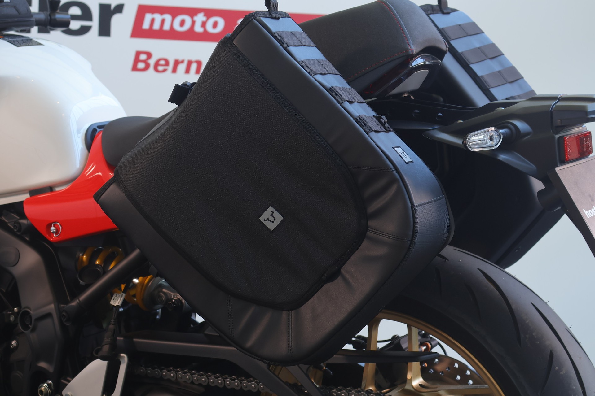 YAMAHA XSR 900-image-8