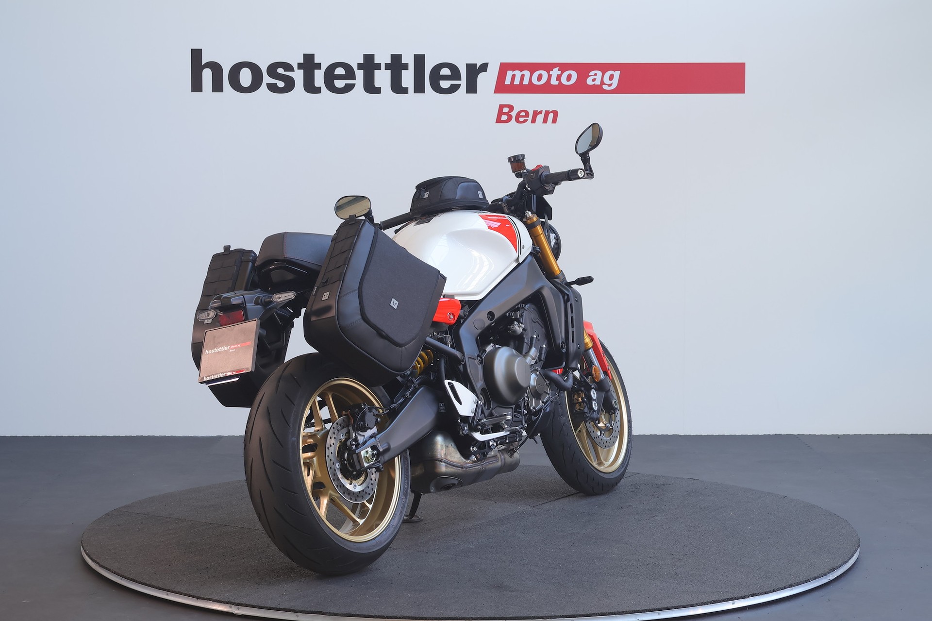 YAMAHA XSR 900-image-2