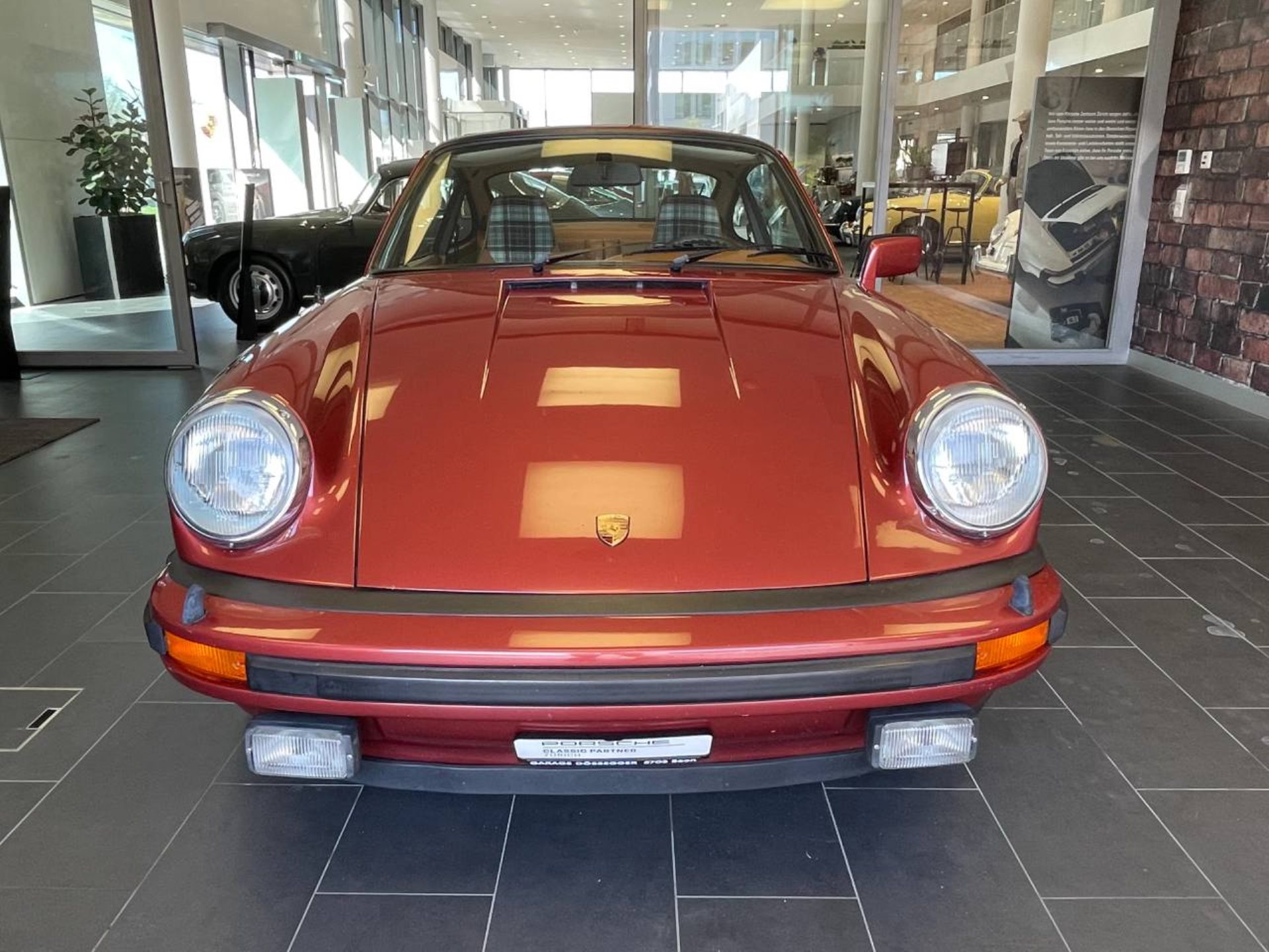 PORSCHE 911 Turbo 3.0 Coupé-showroom-element-1