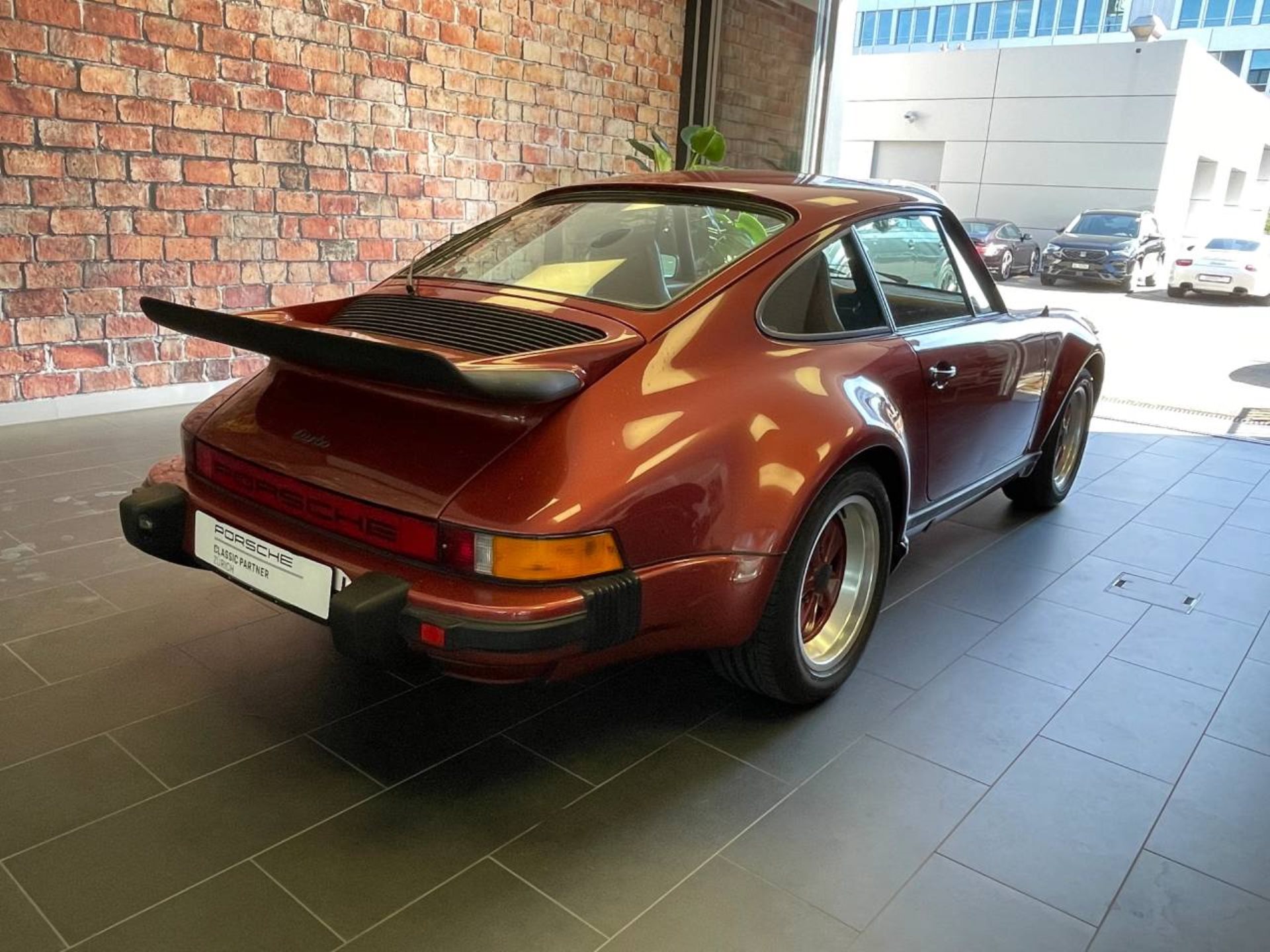 PORSCHE 911 Turbo 3.0 Coupé-image-7