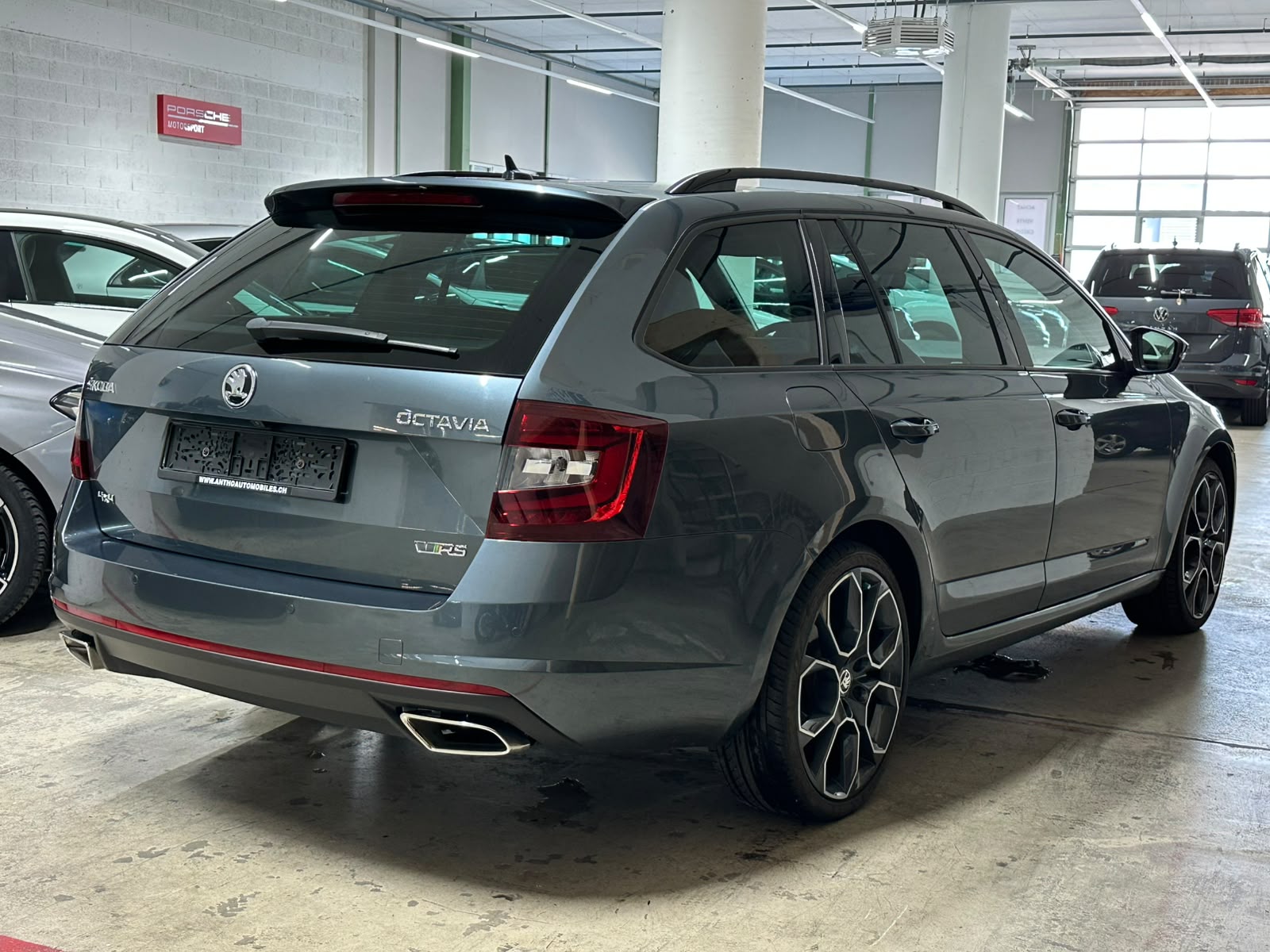 SKODA Octavia Combi 2.0 TDI RS 4x4 DSG-image-4