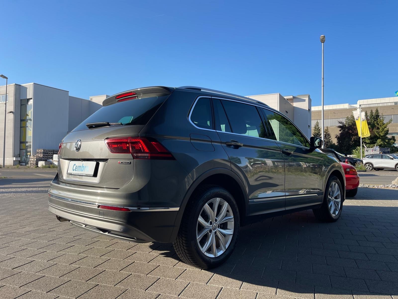 VW Tiguan 2.0TSI Highline 4Motion DSG-image-4