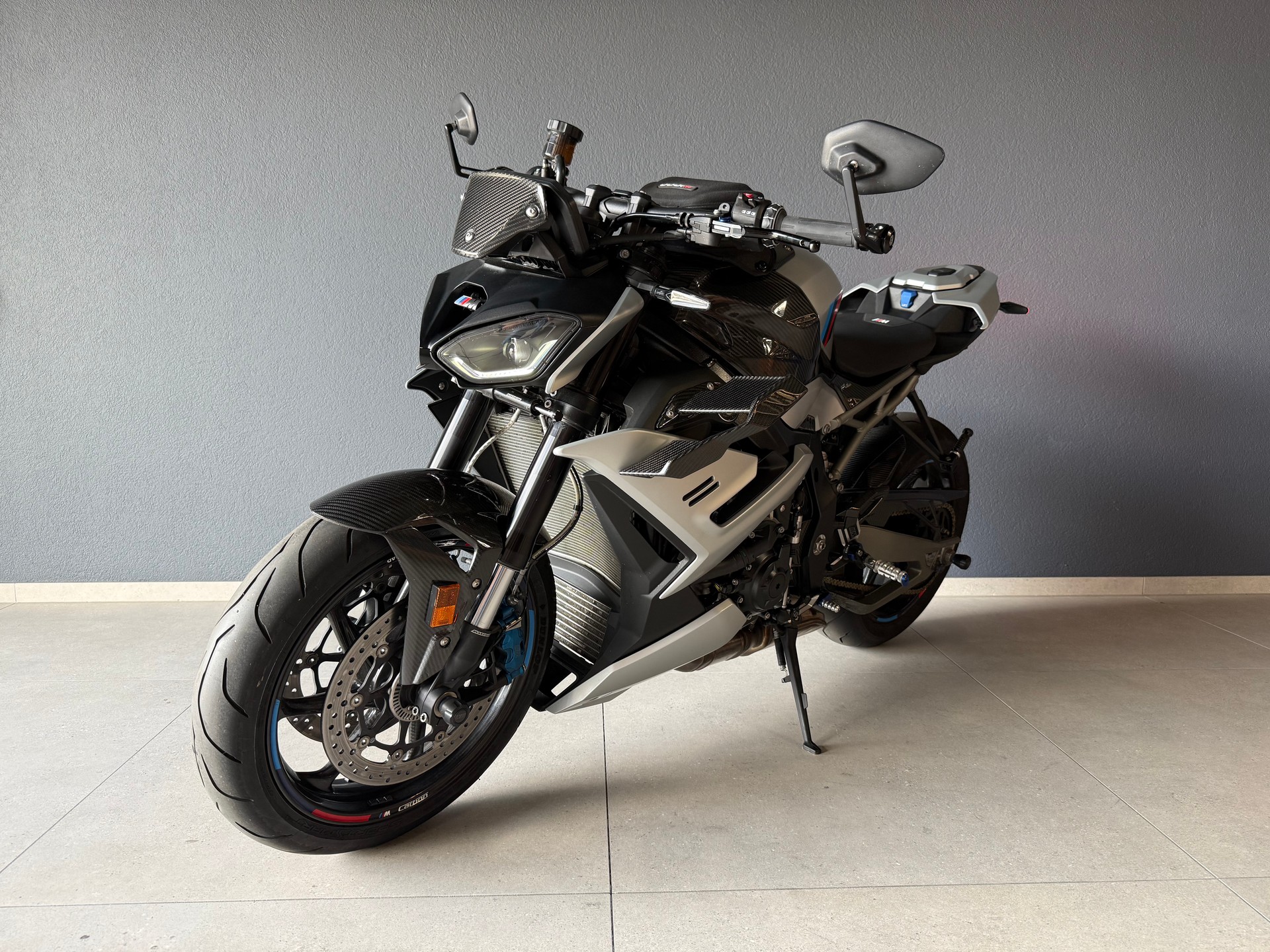 BMW M 1000 R-image-1