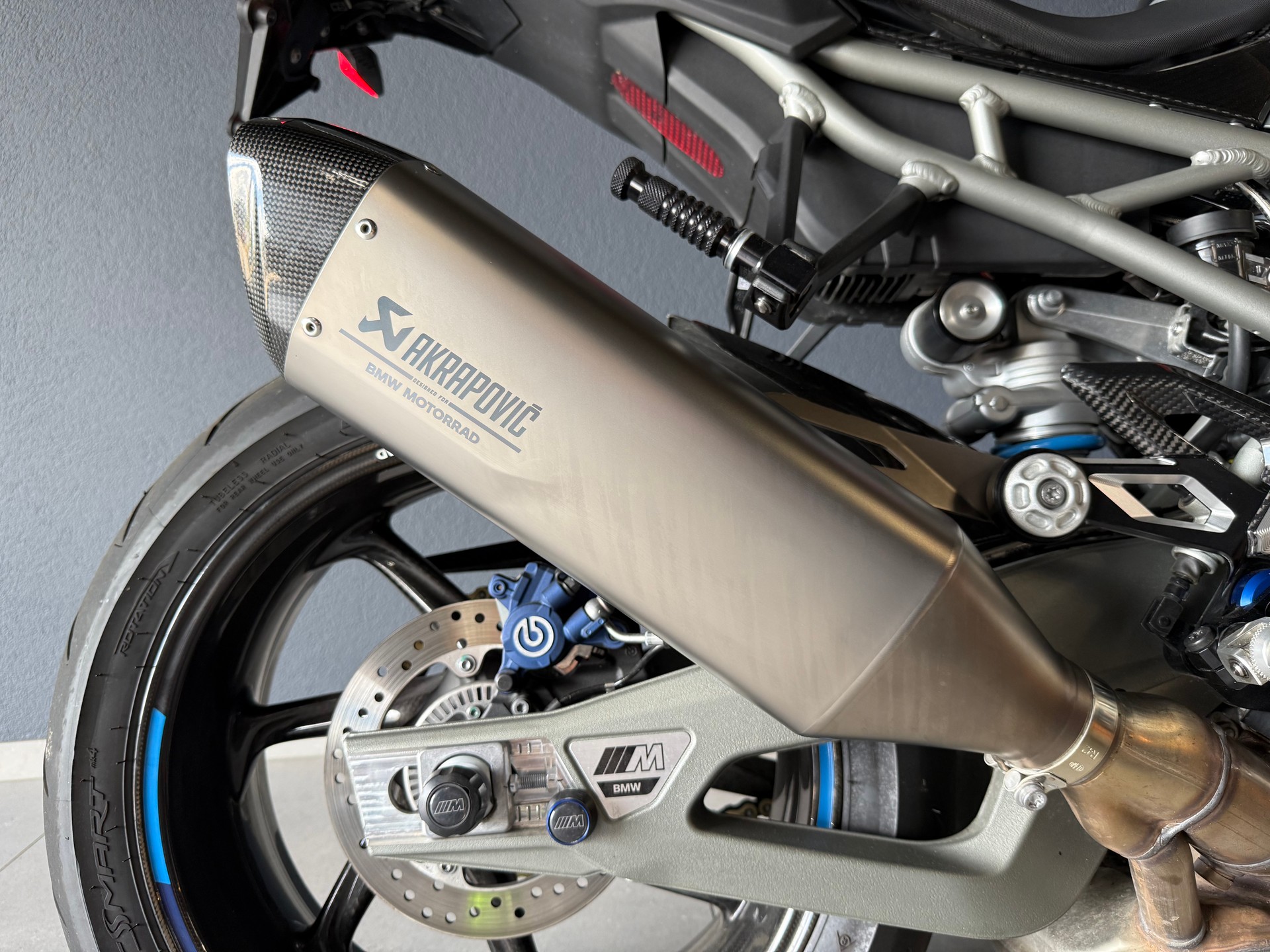 BMW M 1000 R-image-13