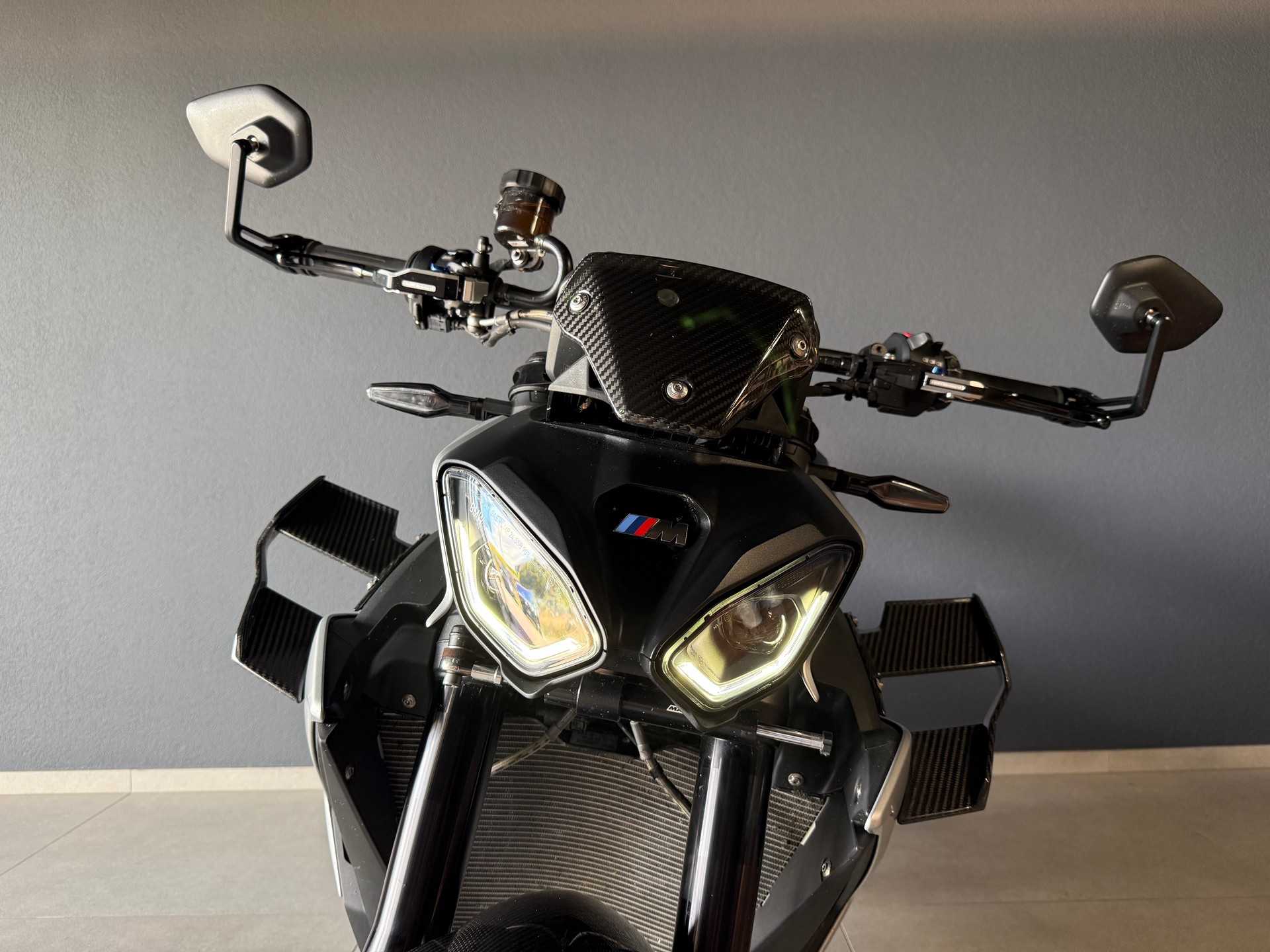 BMW M 1000 R-image-3