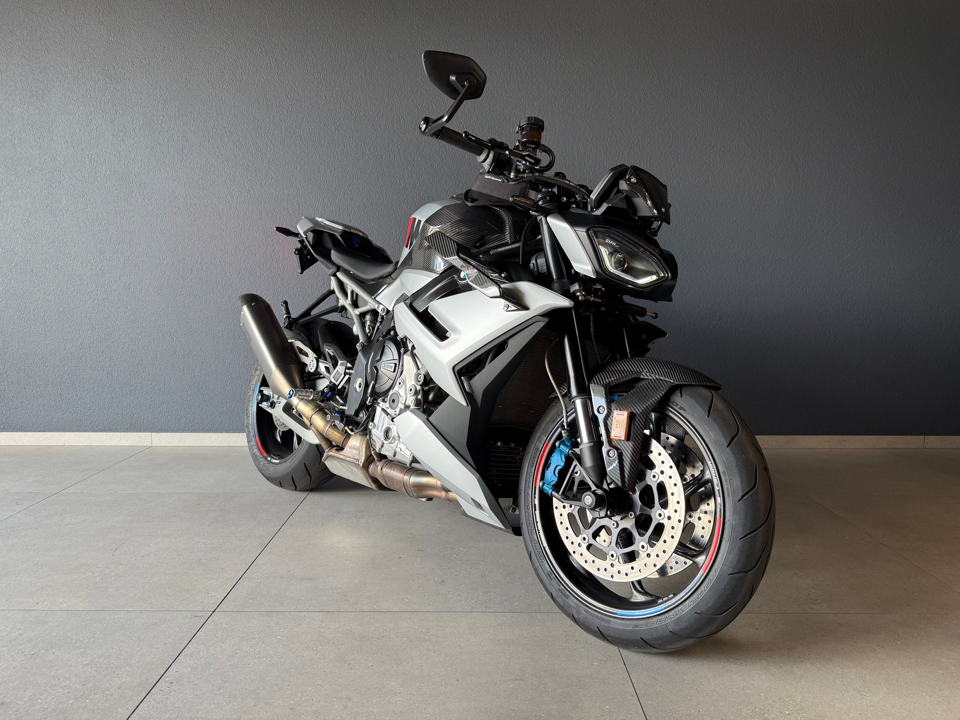 BMW M 1000 R-image-4