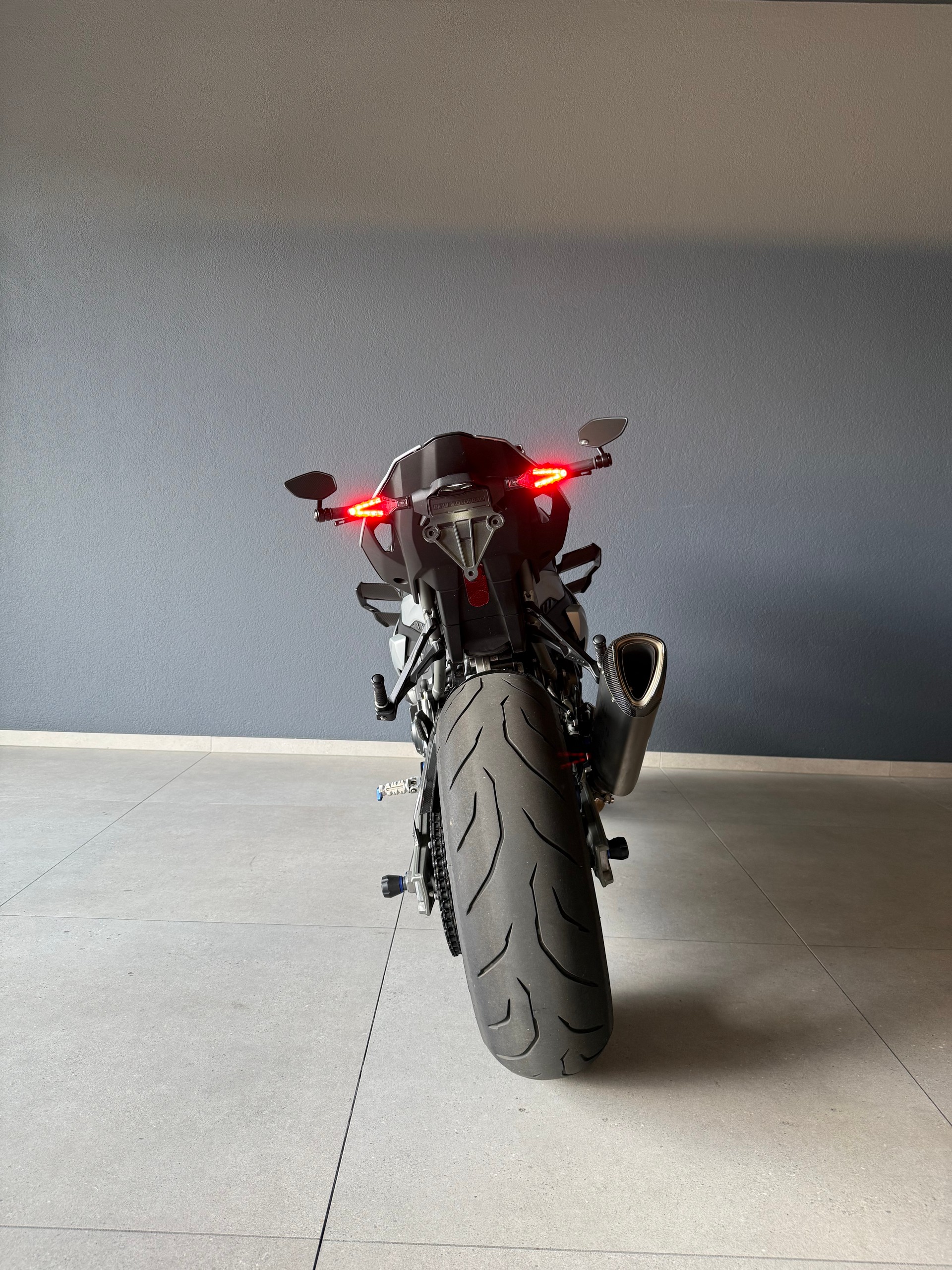 BMW M 1000 R-image-7
