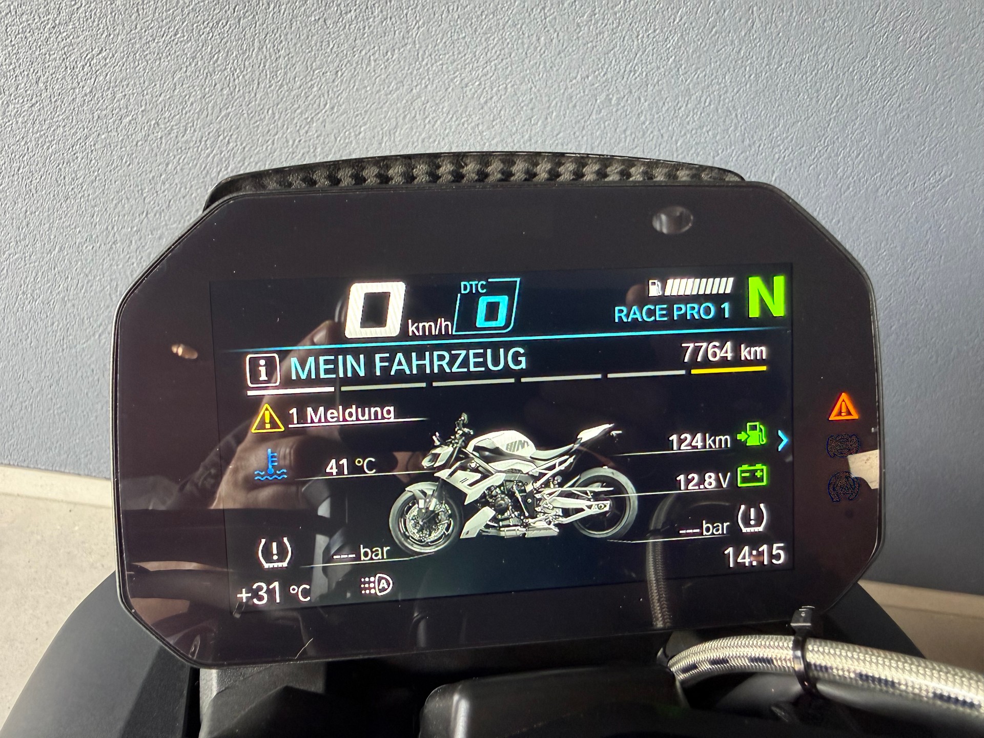 BMW M 1000 R-image-14