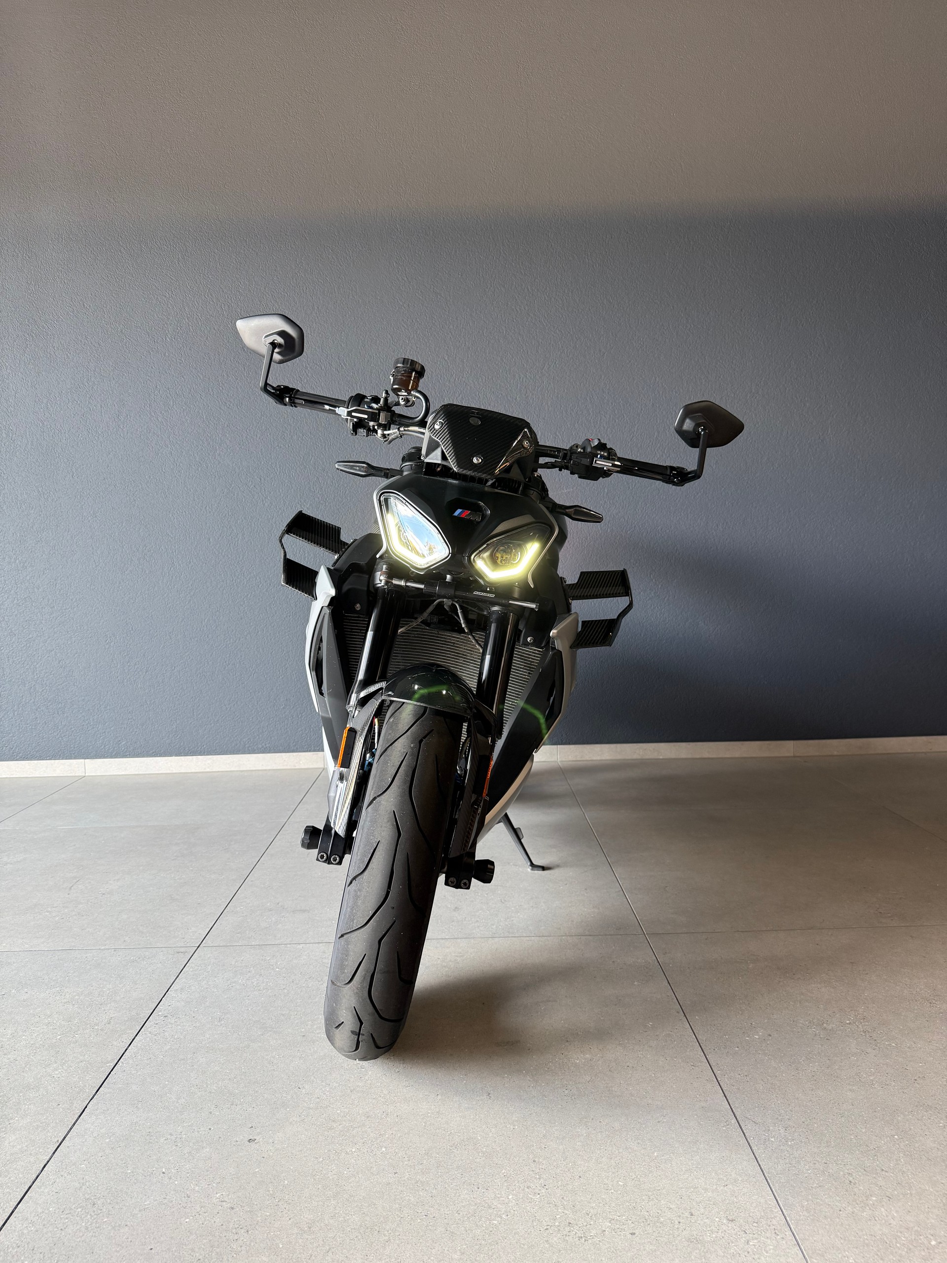 BMW M 1000 R-image-2