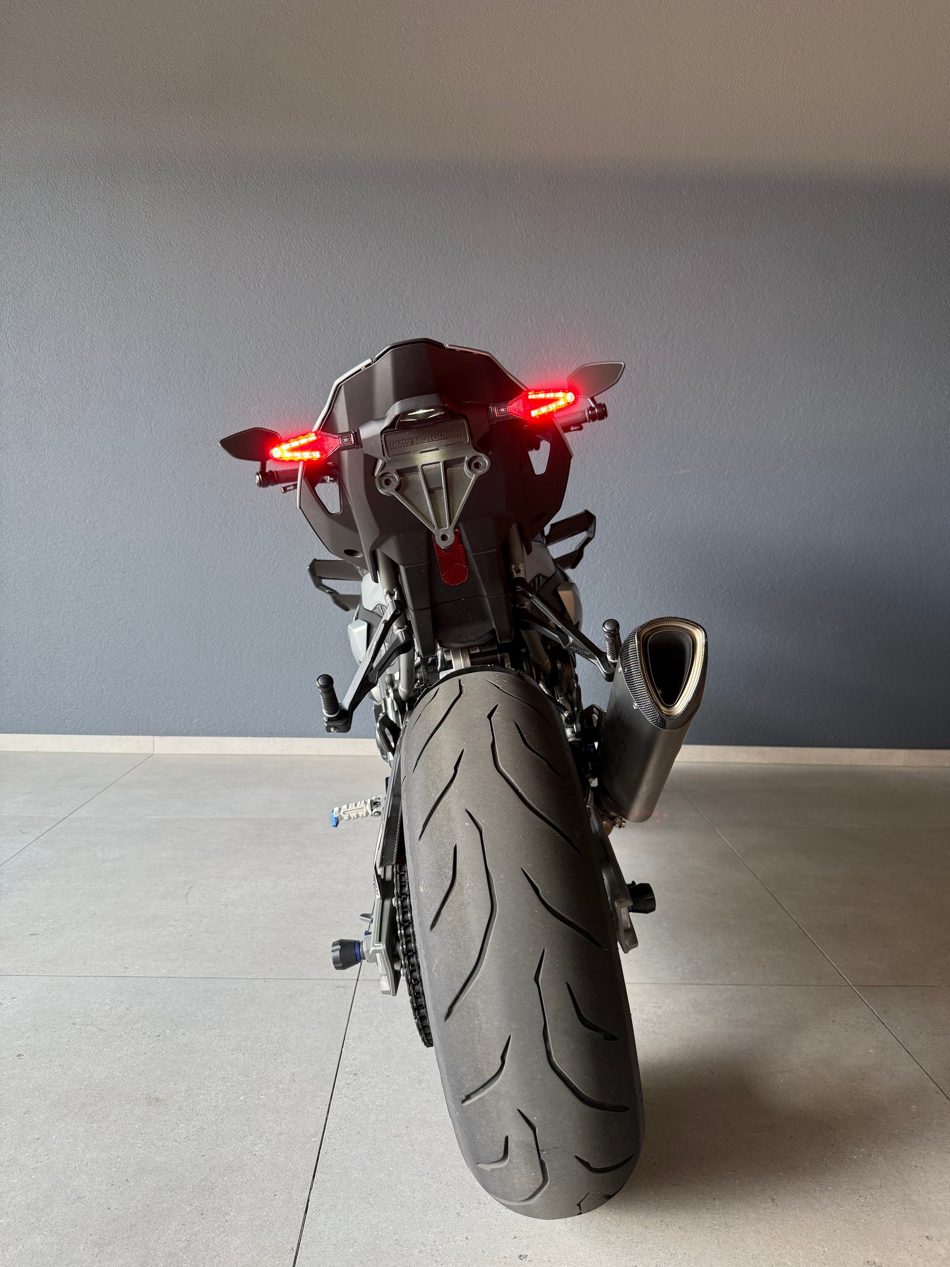 BMW M 1000 R-image-8