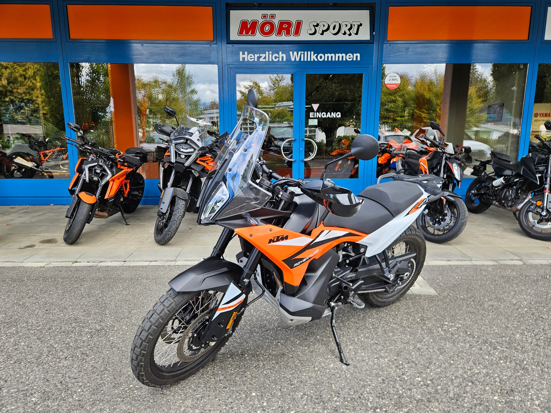 KTM 890 Adventure-image-2