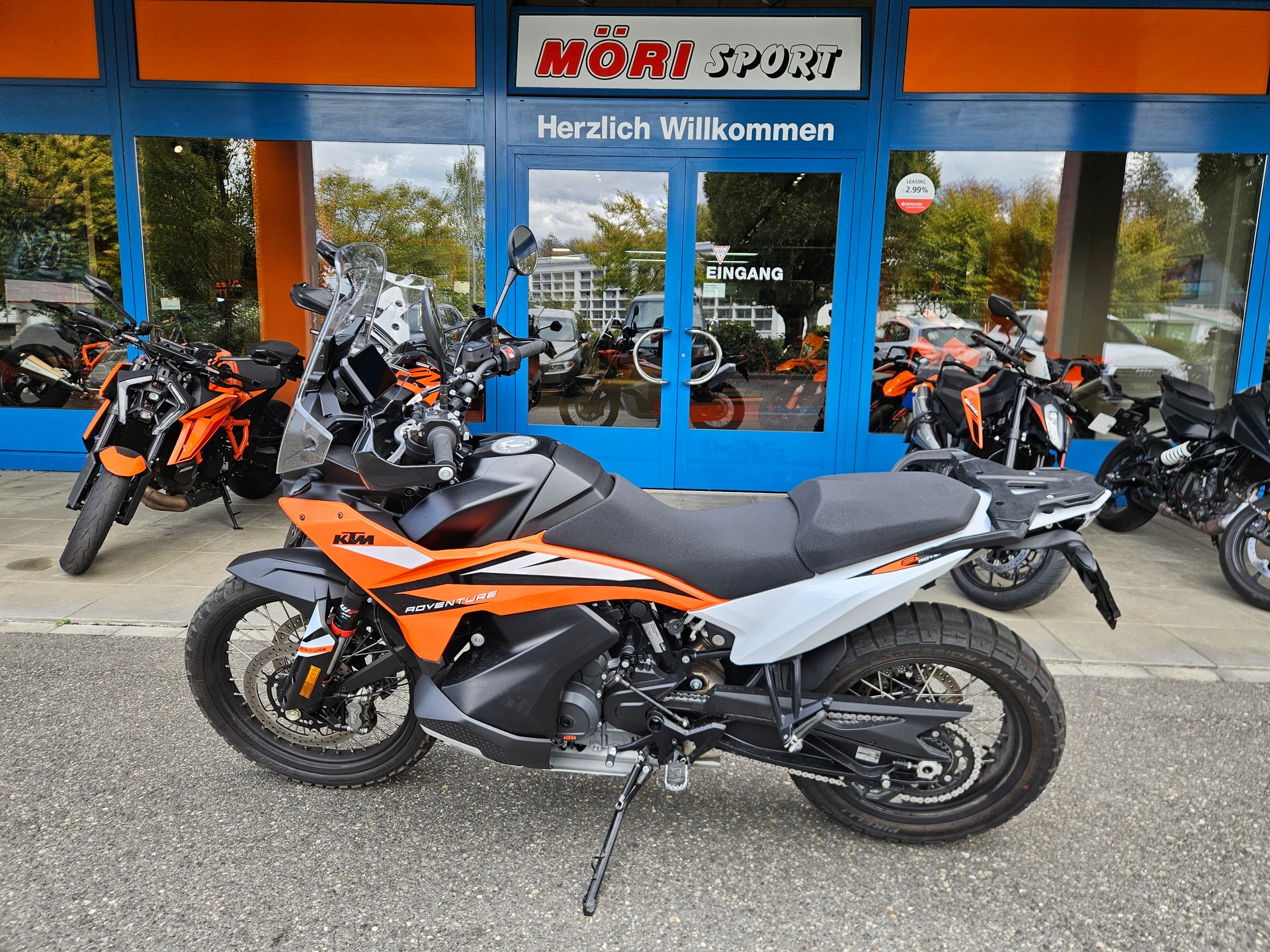 KTM 890 Adventure-image-3