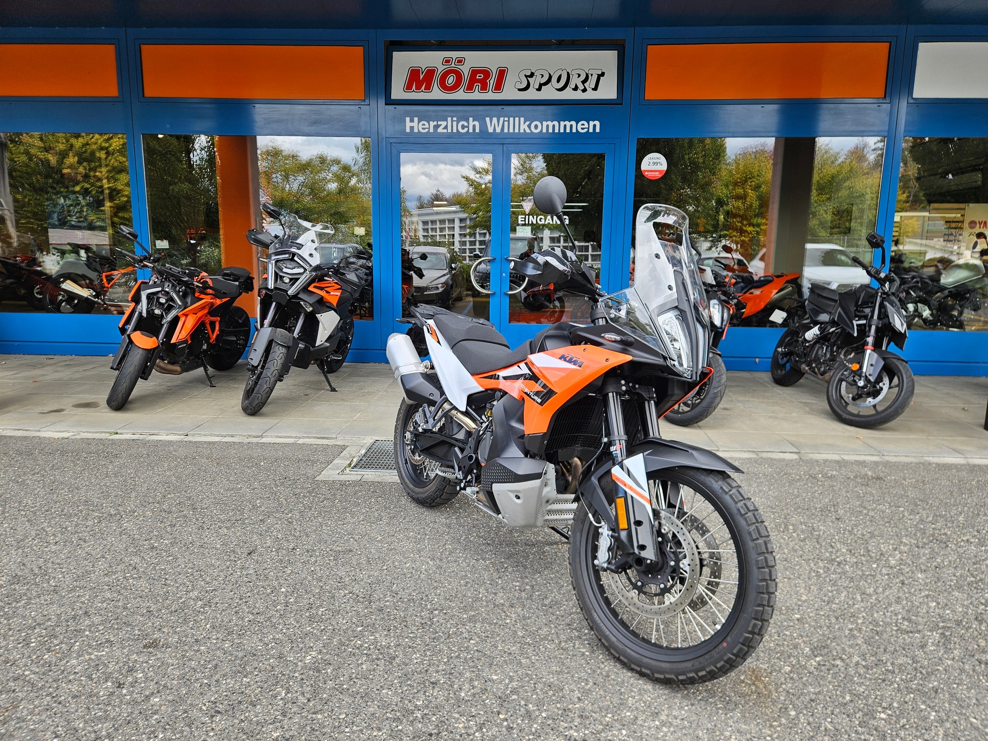 KTM 890 Adventure-image-1