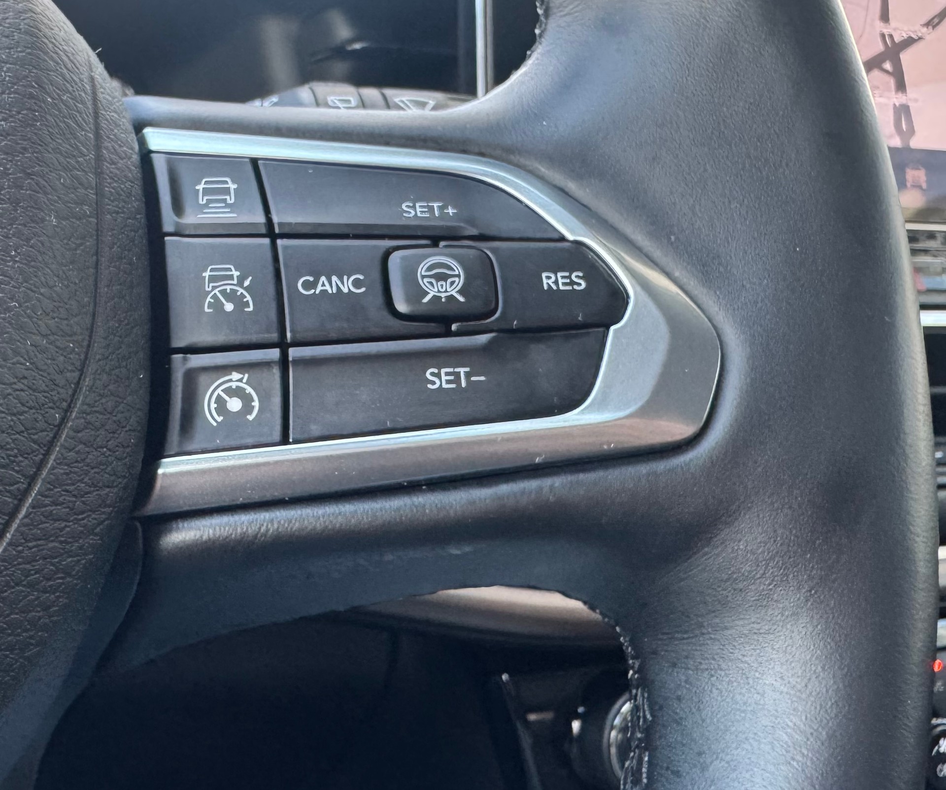 JEEP Compass 1.3 T PHEV Outdoor AWD-image-13