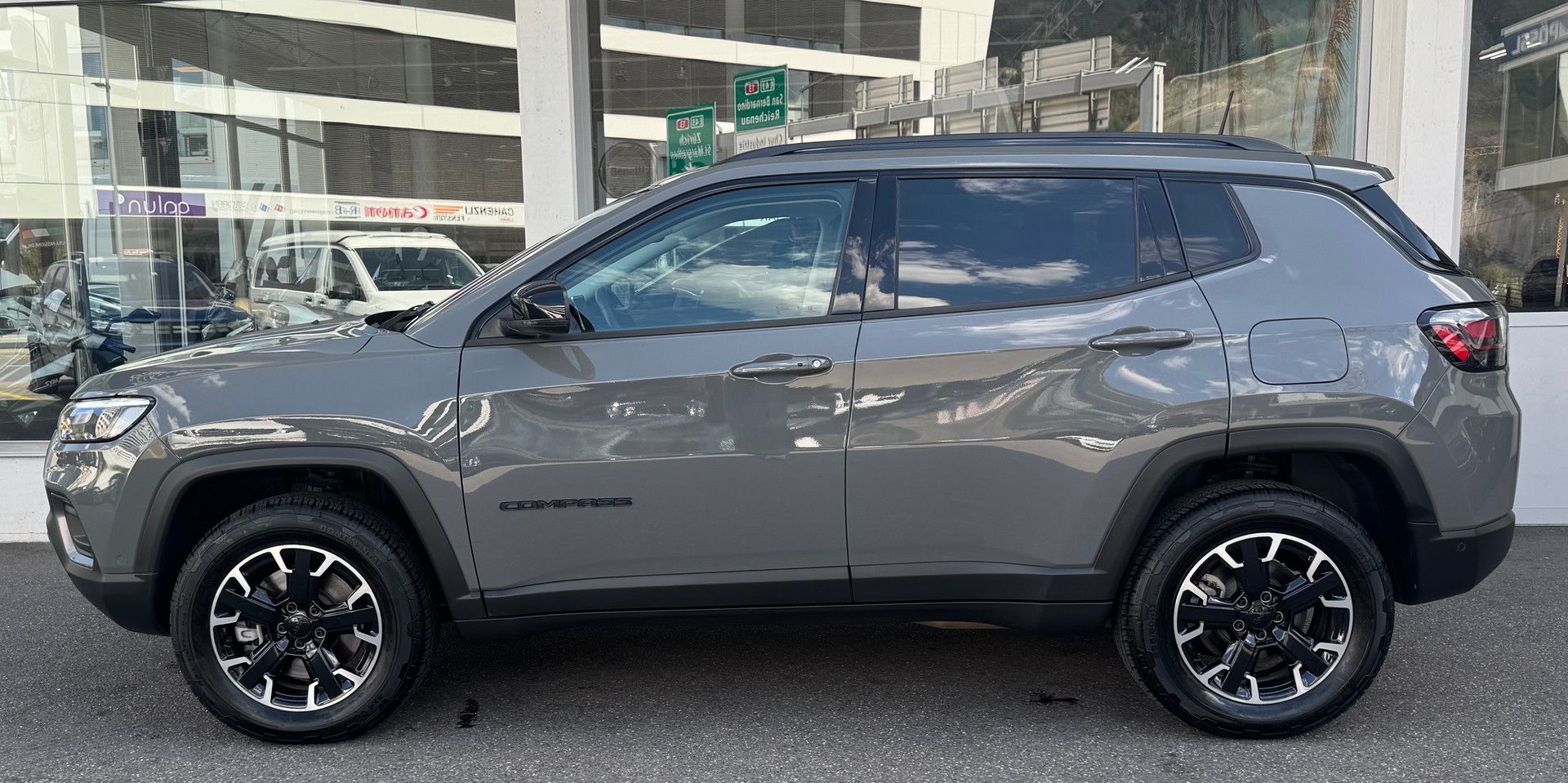 JEEP Compass 1.3 T PHEV Outdoor AWD-showroom-element-2