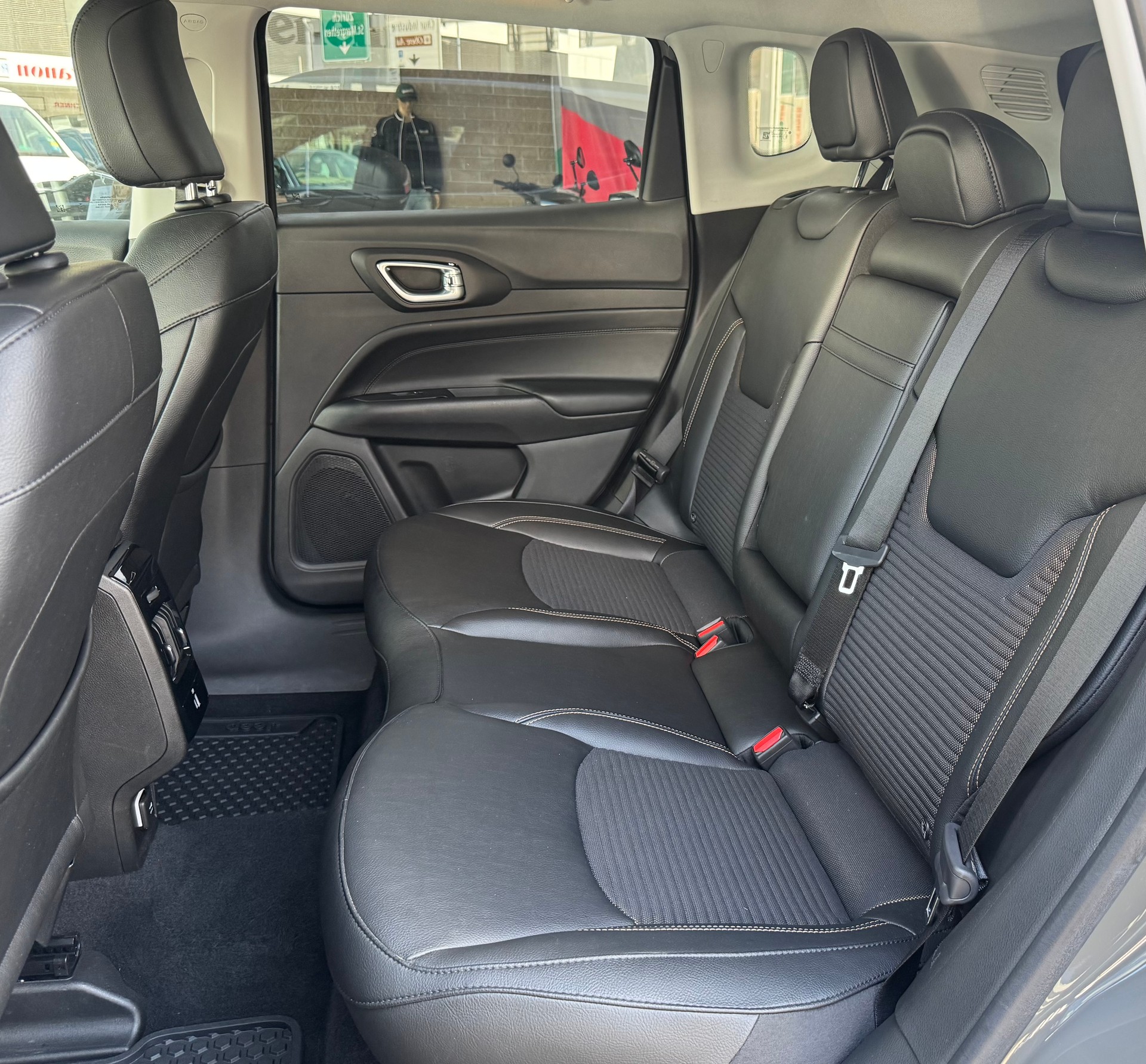 JEEP Compass 1.3 T PHEV Outdoor AWD-image-8