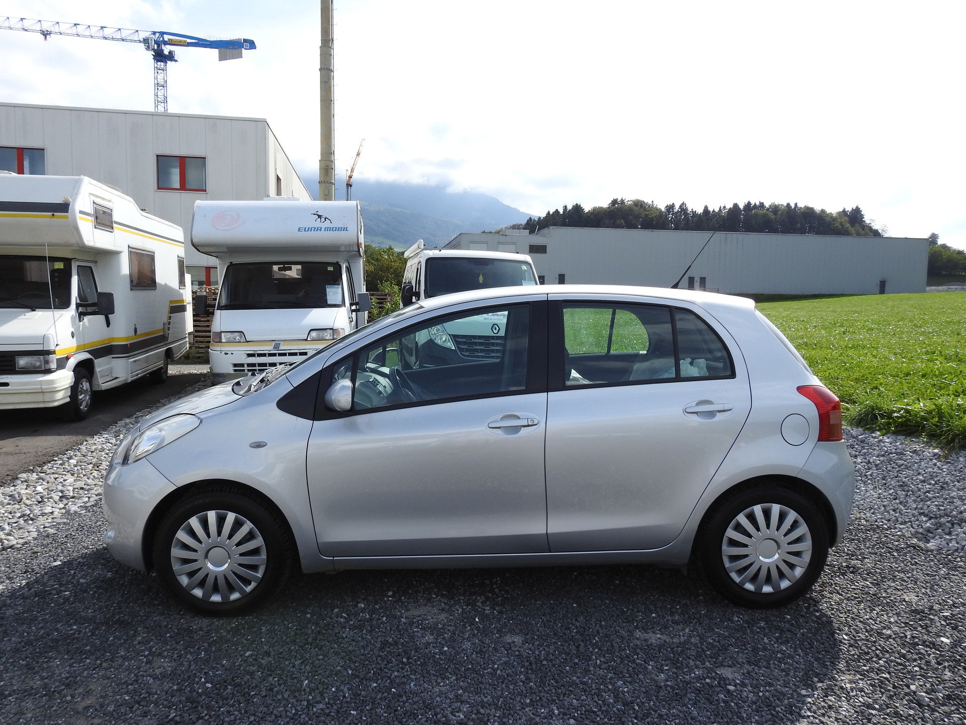 TOYOTA Yaris 1.3 Linea Luna-showroom-element-2