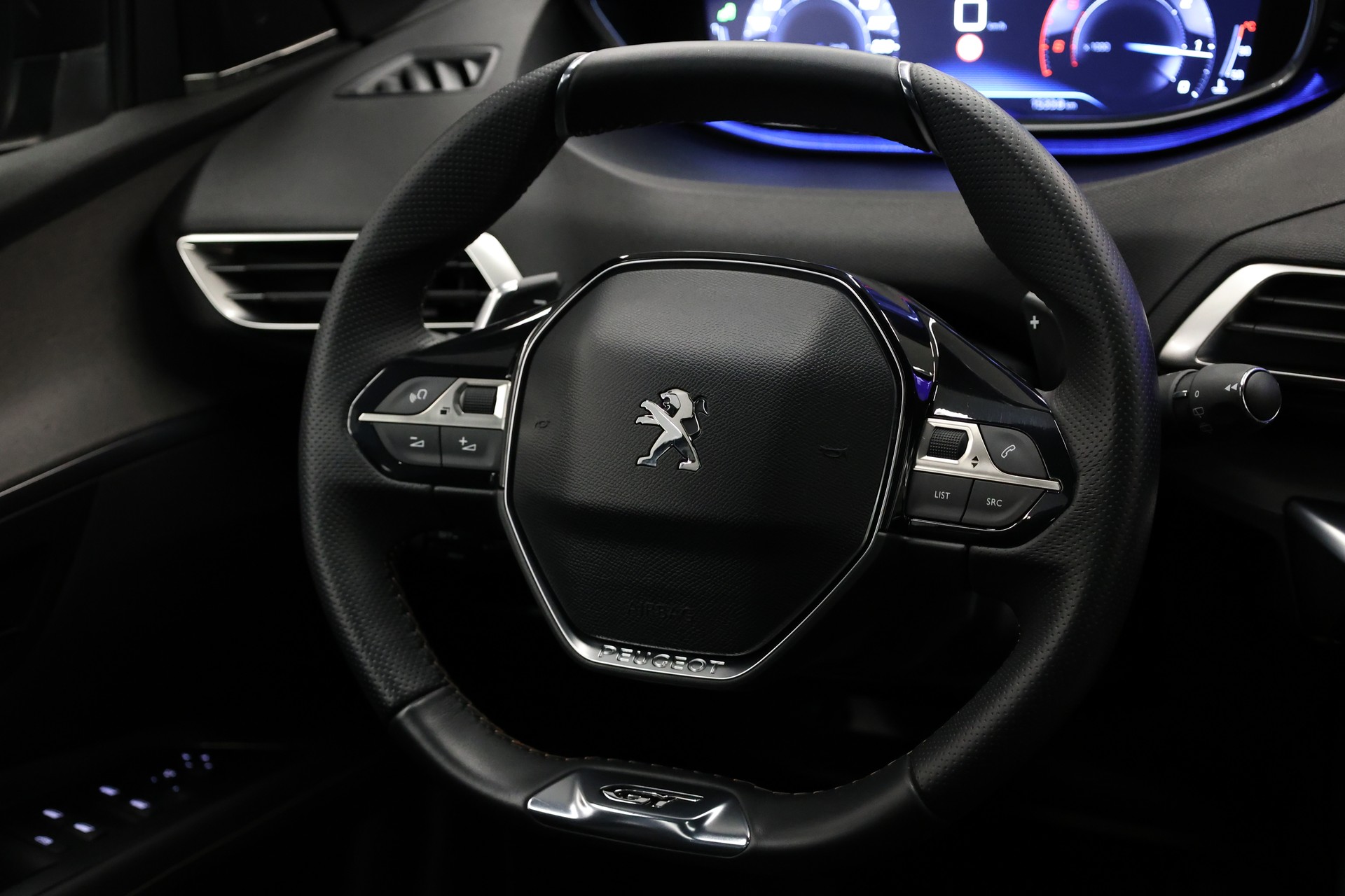 PEUGEOT 3008 2.0 BlueHDi 180 GT-image-19