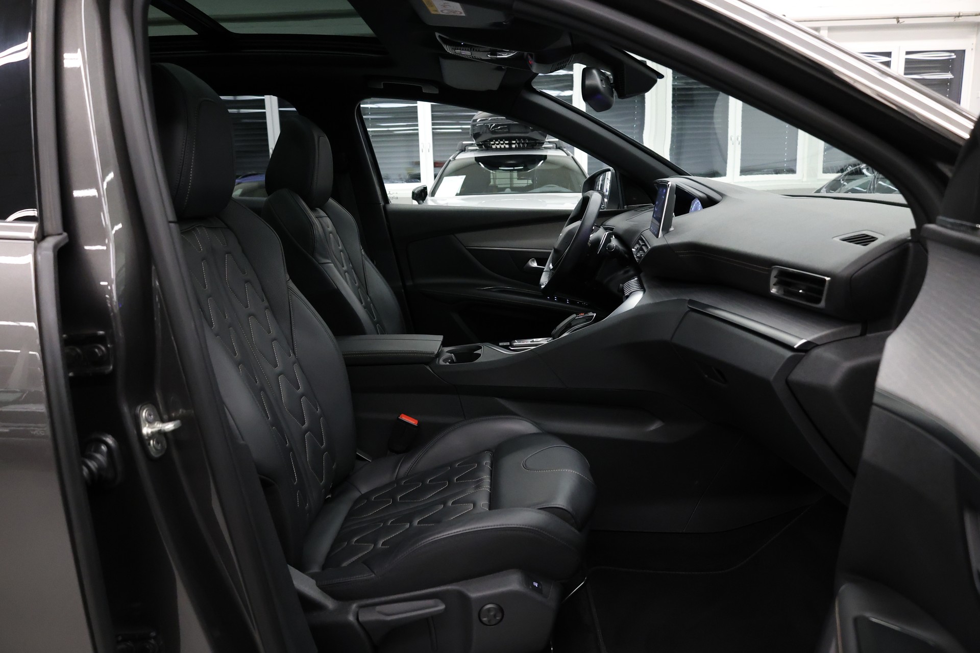 PEUGEOT 3008 2.0 BlueHDi 180 GT-image-15