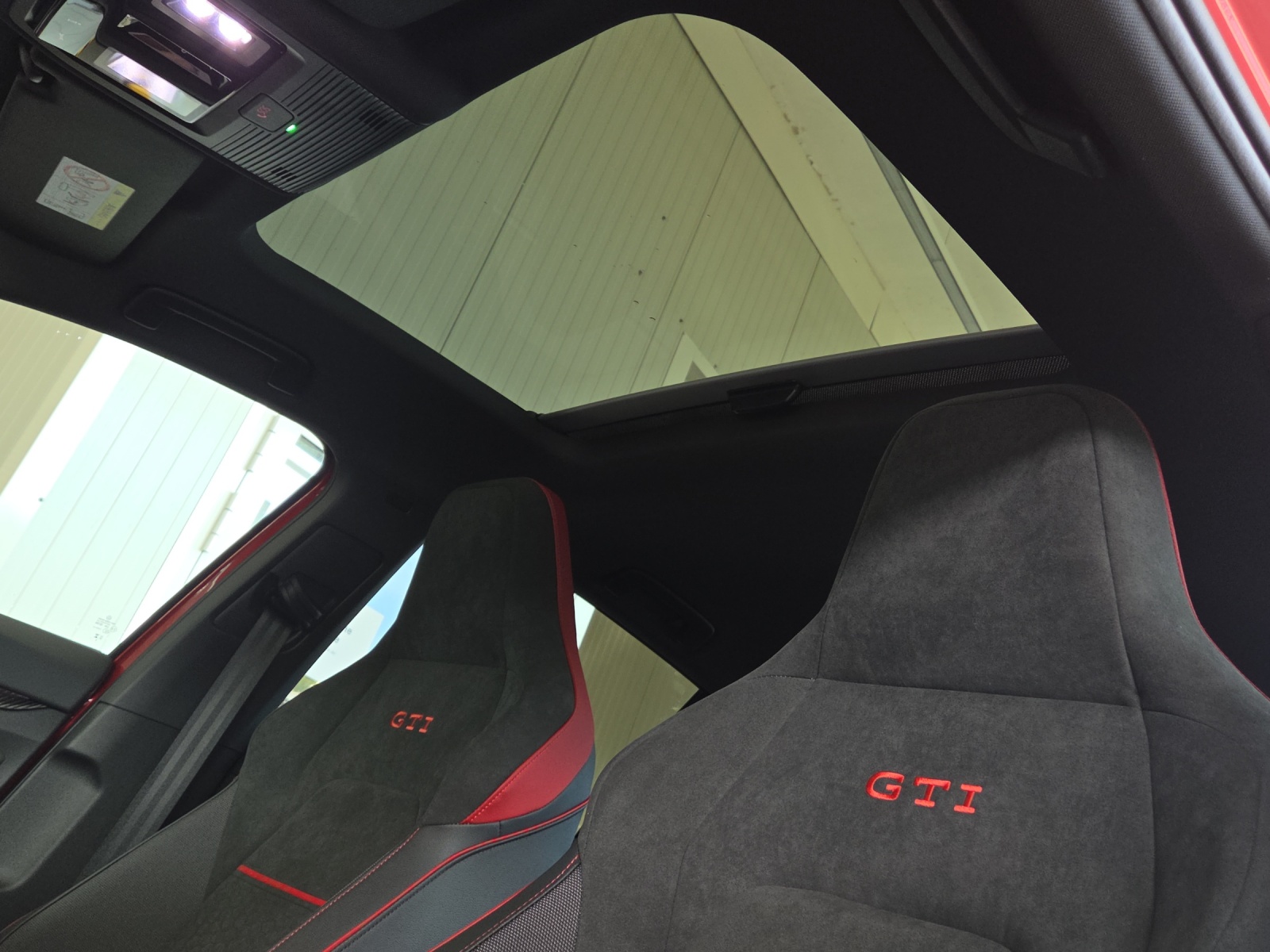 VW Golf 2.0 TSI GTI Clubsport DSG-image-11