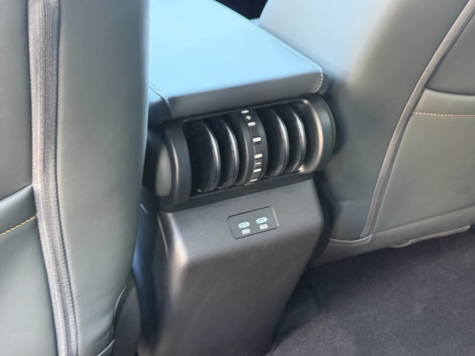 BYD Atto 3 EVO 74.8 kWh Excellence AWD-image-21