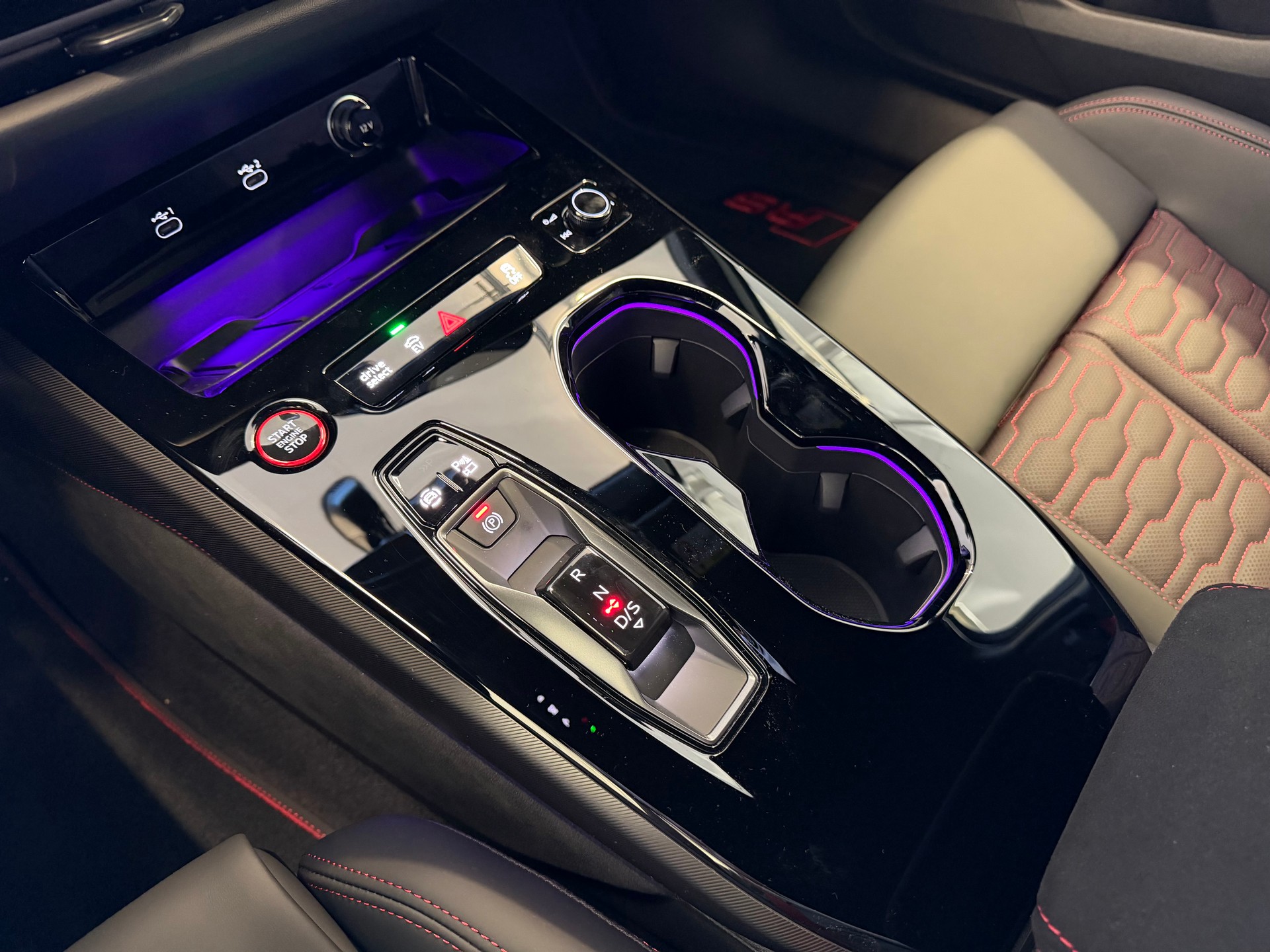 AUDI RS 5 Limousine, CH Typenschein, V-Max Anhebung, Tech pro Paket, Head up Display, OLED-image-28