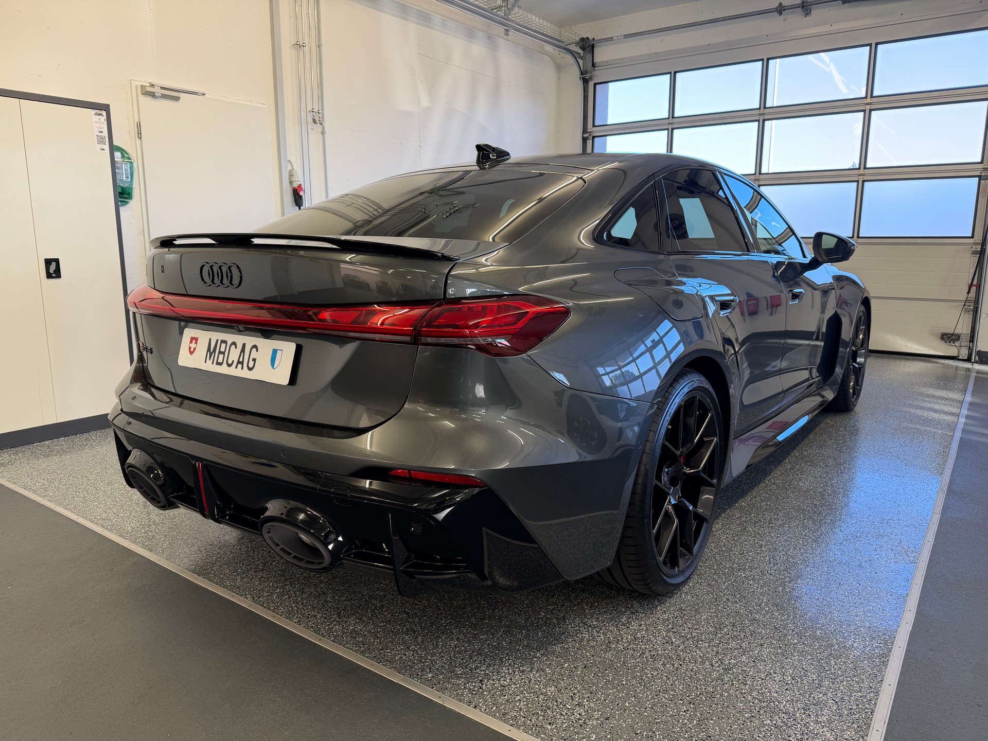 AUDI RS 5 Limousine, CH Typenschein, V-Max Anhebung, Tech pro Paket, Head up Display, OLED-image-8