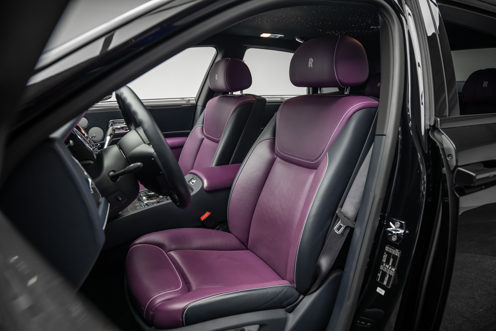 ROLLS-ROYCE * GHOST BLACK BADGE * BESPOKE TAILORED PURPLE INTERIEUR * EINMALIG IN EUROPA *-showroom-element-2