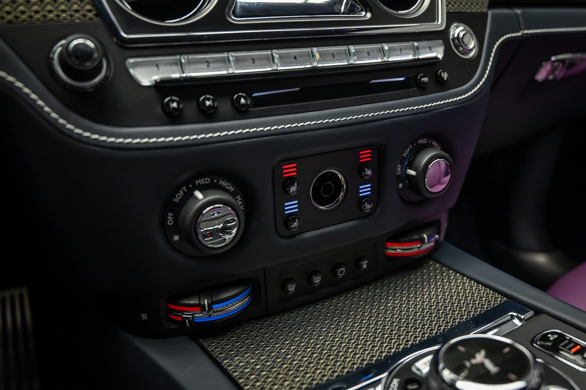 ROLLS-ROYCE * GHOST BLACK BADGE * BESPOKE TAILORED PURPLE INTERIEUR * EINMALIG IN EUROPA *-image-35