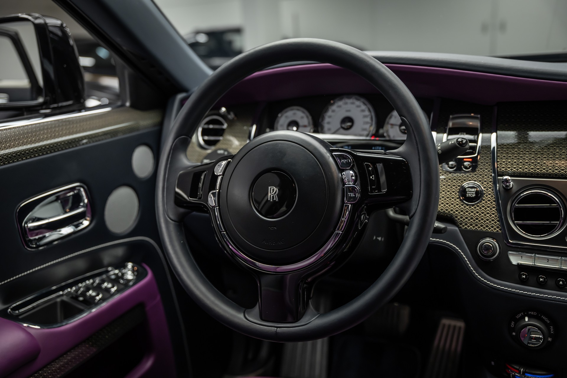 ROLLS-ROYCE * GHOST BLACK BADGE * BESPOKE TAILORED PURPLE INTERIEUR * EINMALIG IN EUROPA *-image-26