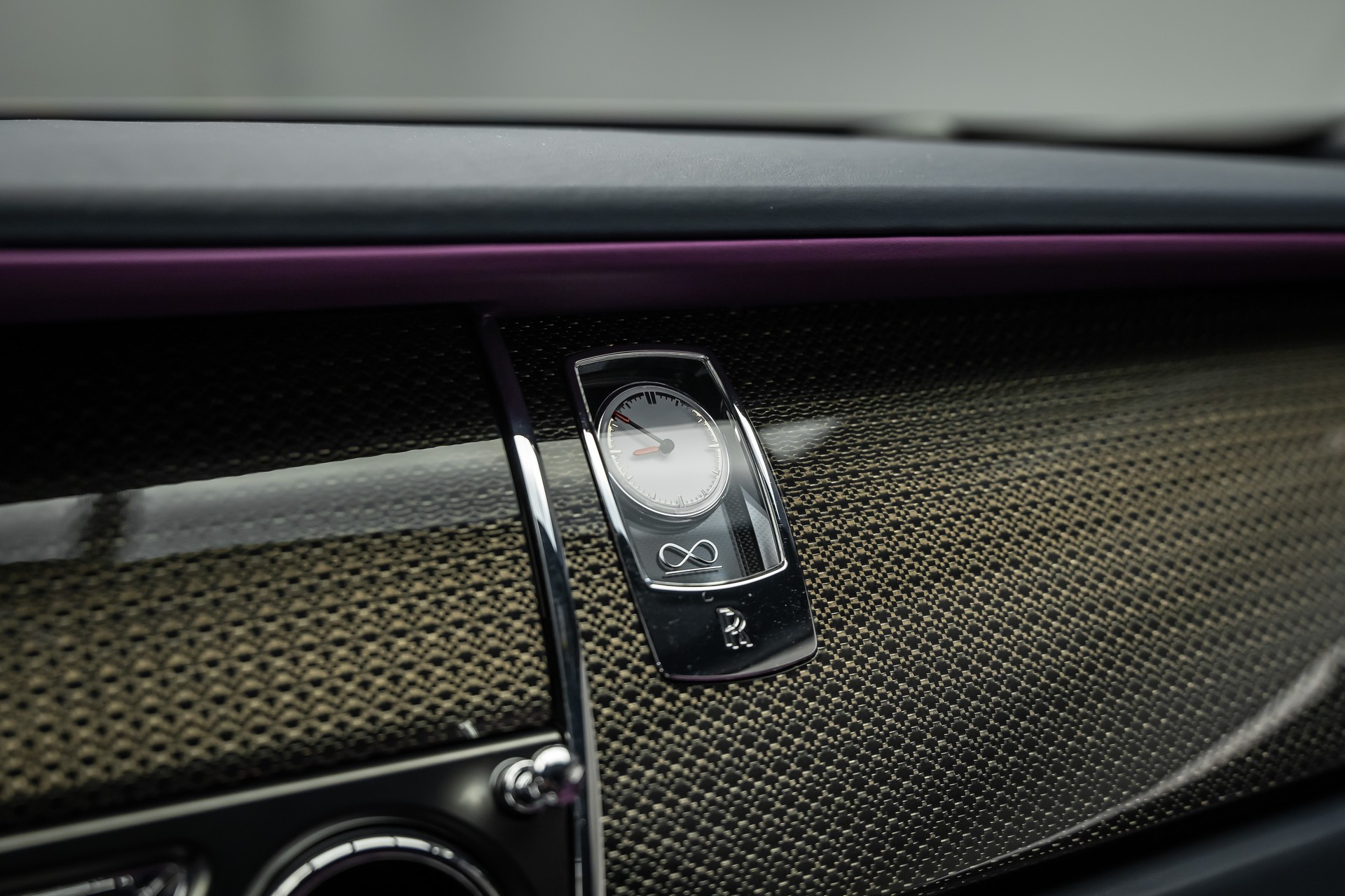 ROLLS-ROYCE * GHOST BLACK BADGE * BESPOKE TAILORED PURPLE INTERIEUR * EINMALIG IN EUROPA *-image-38