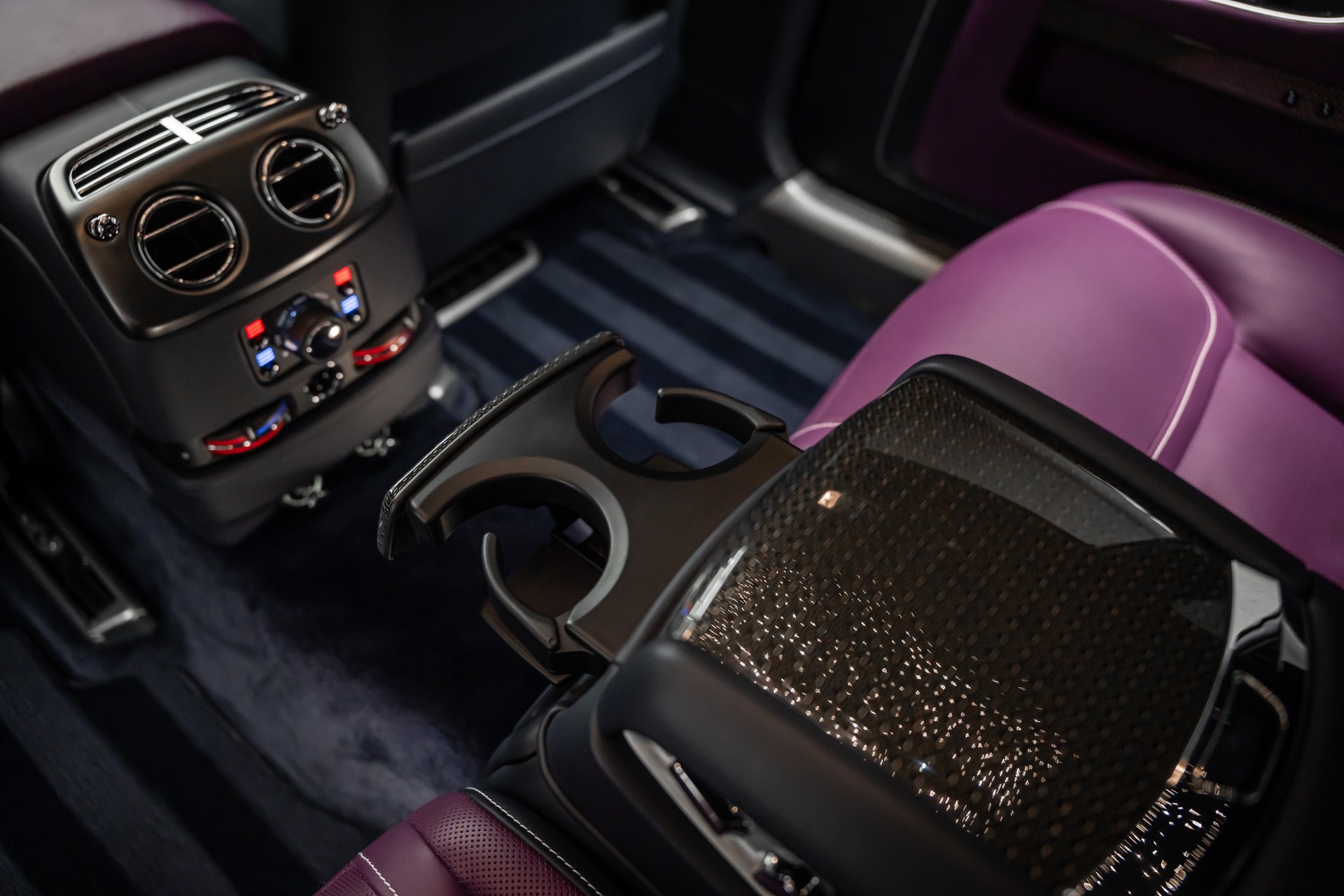 ROLLS-ROYCE * GHOST BLACK BADGE * BESPOKE TAILORED PURPLE INTERIEUR * EINMALIG IN EUROPA *-image-23
