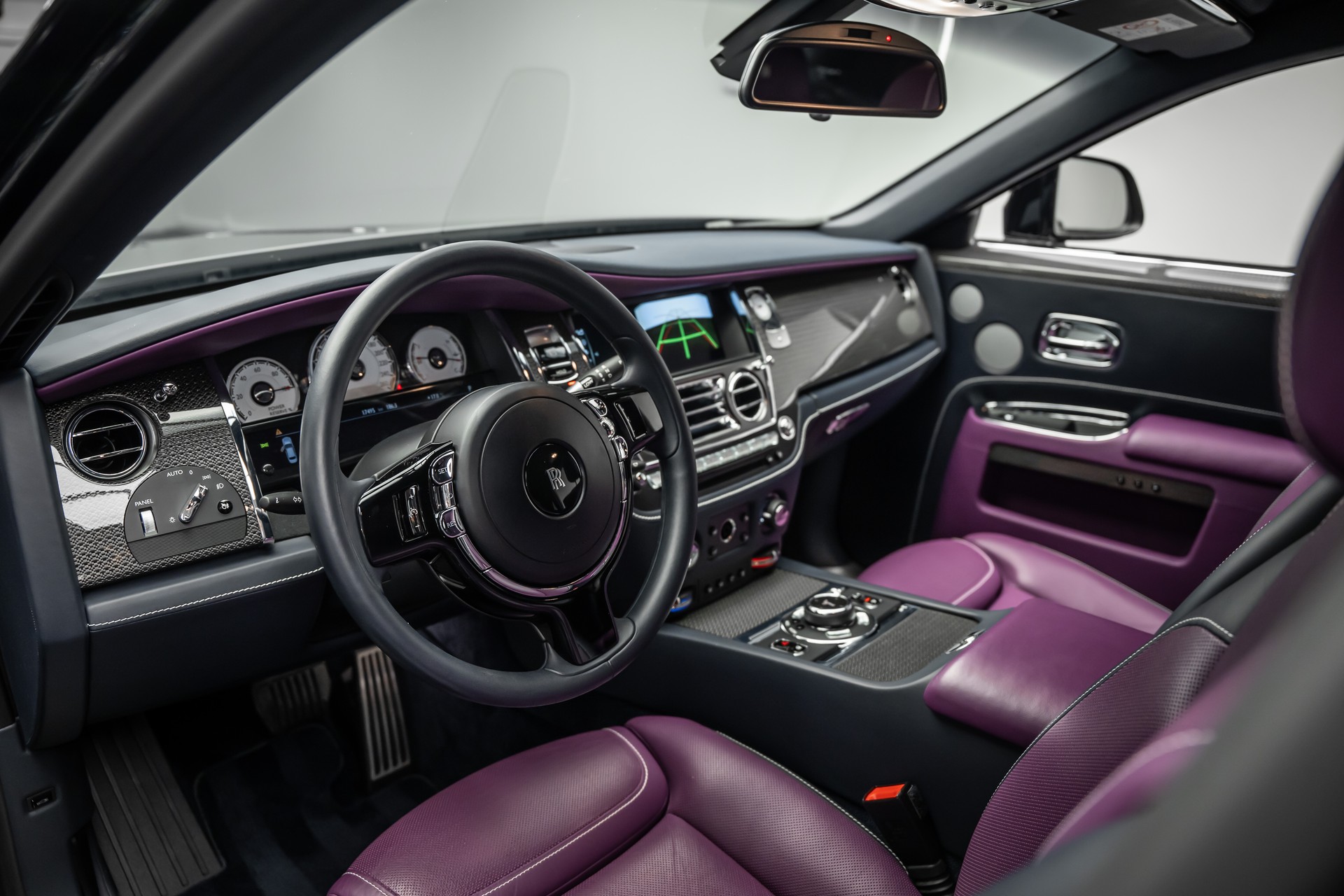 ROLLS-ROYCE * GHOST BLACK BADGE * BESPOKE TAILORED PURPLE INTERIEUR * EINMALIG IN EUROPA *-image-15