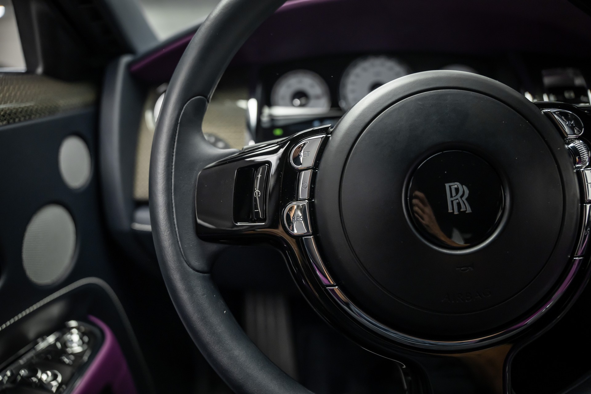ROLLS-ROYCE * GHOST BLACK BADGE * BESPOKE TAILORED PURPLE INTERIEUR * EINMALIG IN EUROPA *-image-32